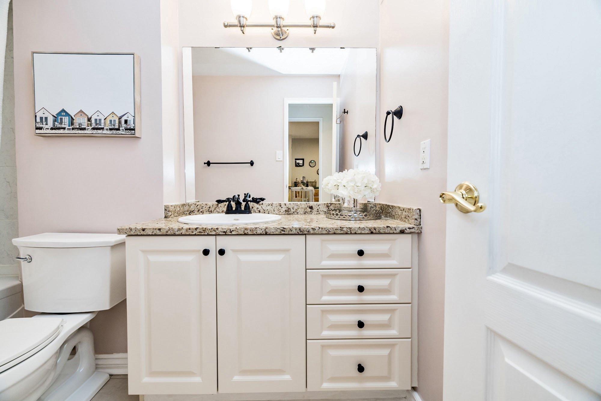 1100 Ambleside 414__440.jpg