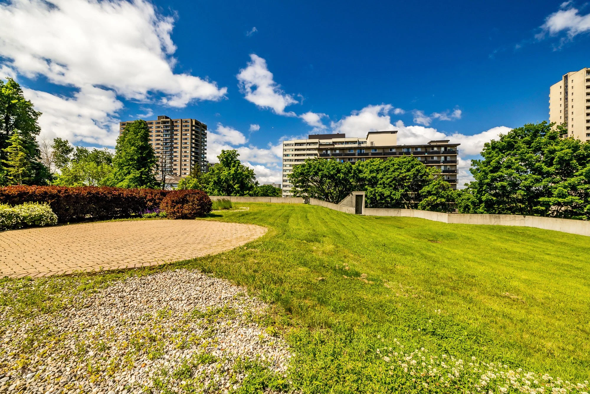 1100 Ambleside 414__458.jpg
