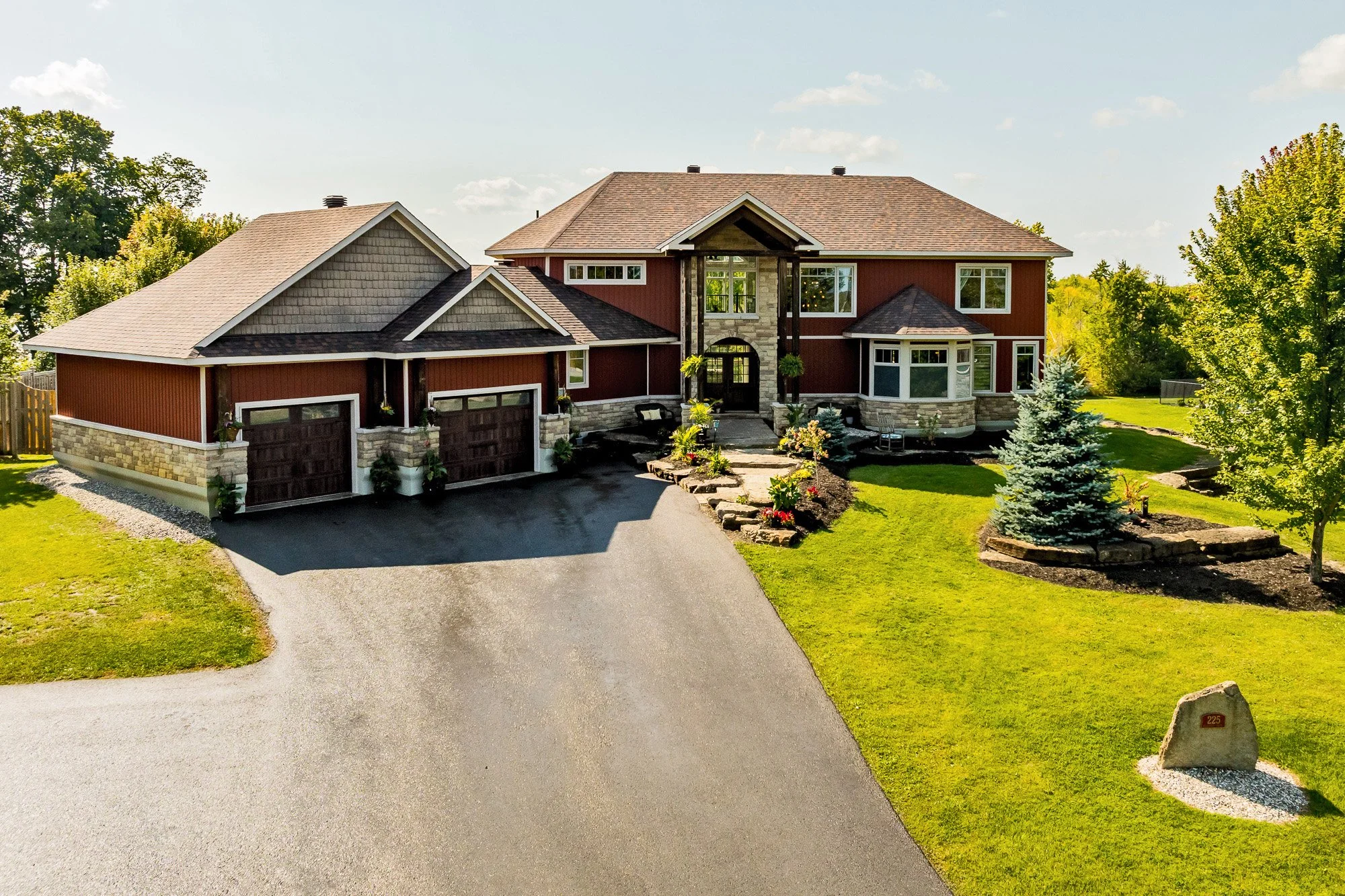 225 Hillcrest__001.jpg