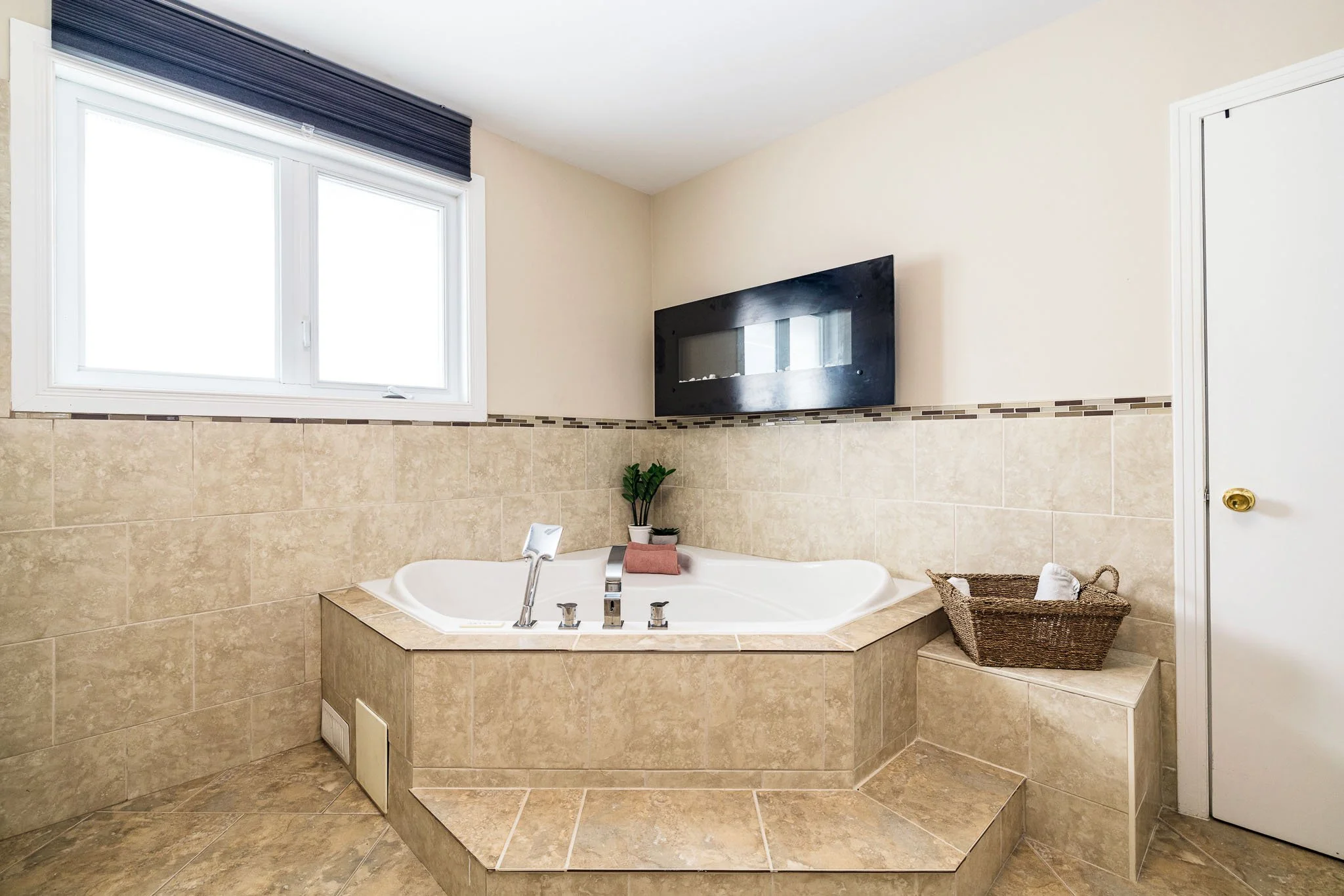 1052 Notre Dame_023.jpg