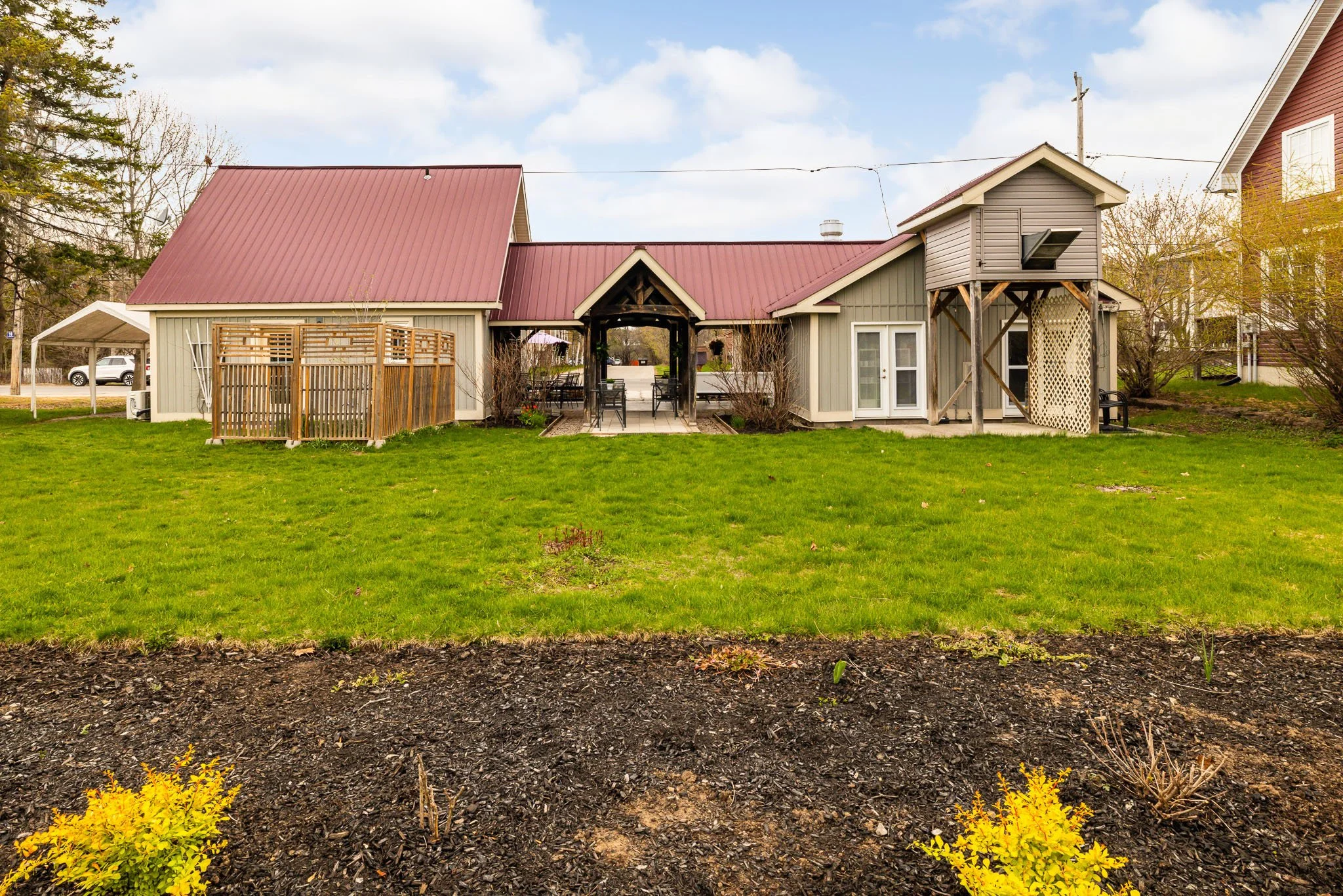 318 Main St W_059.jpg