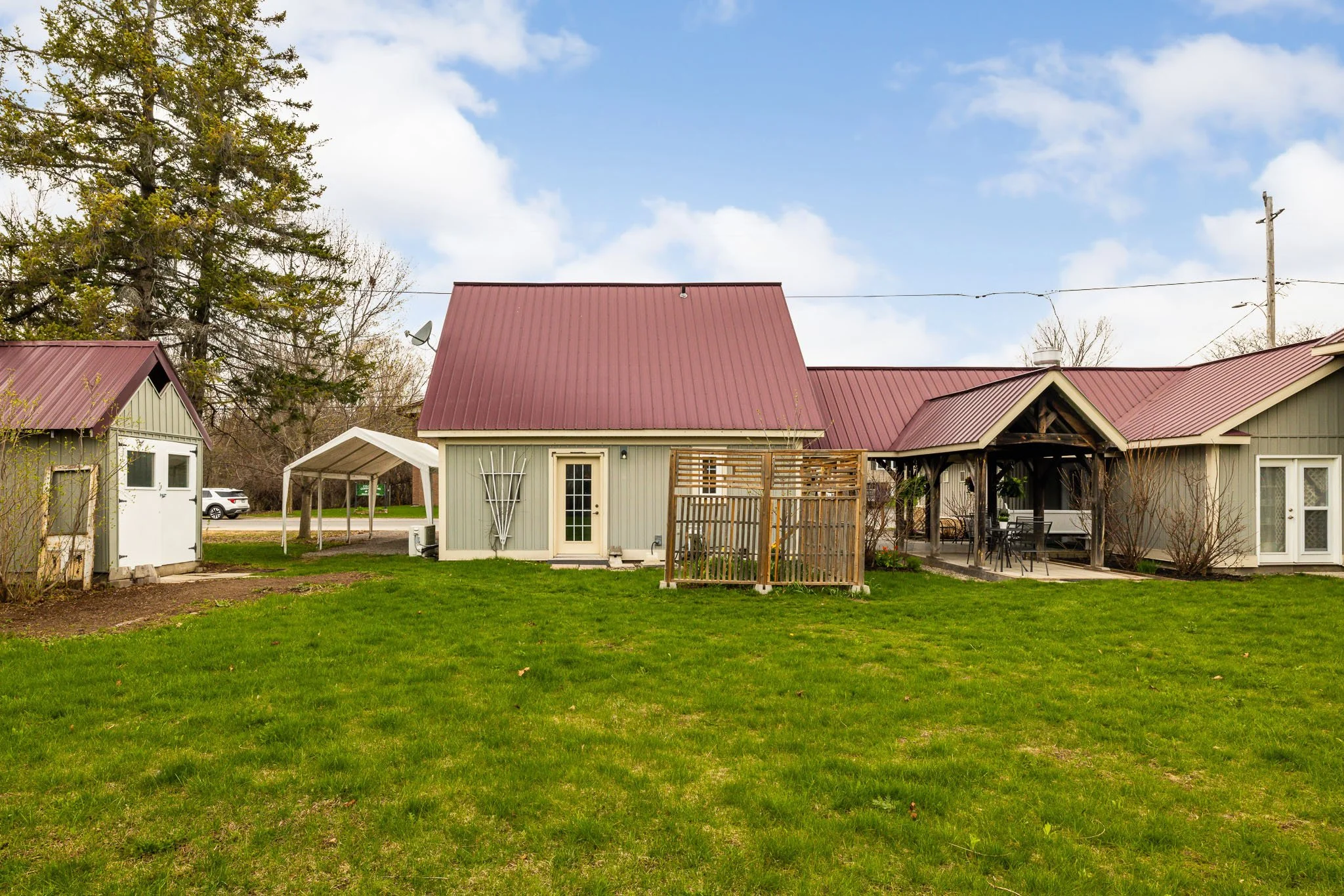 318 Main St W_061.jpg