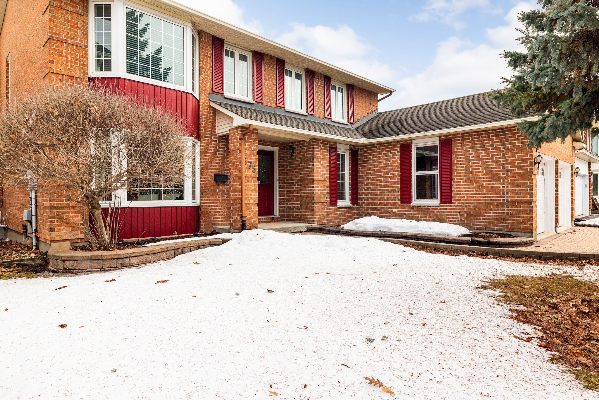 375 River Ridge_005.jpg