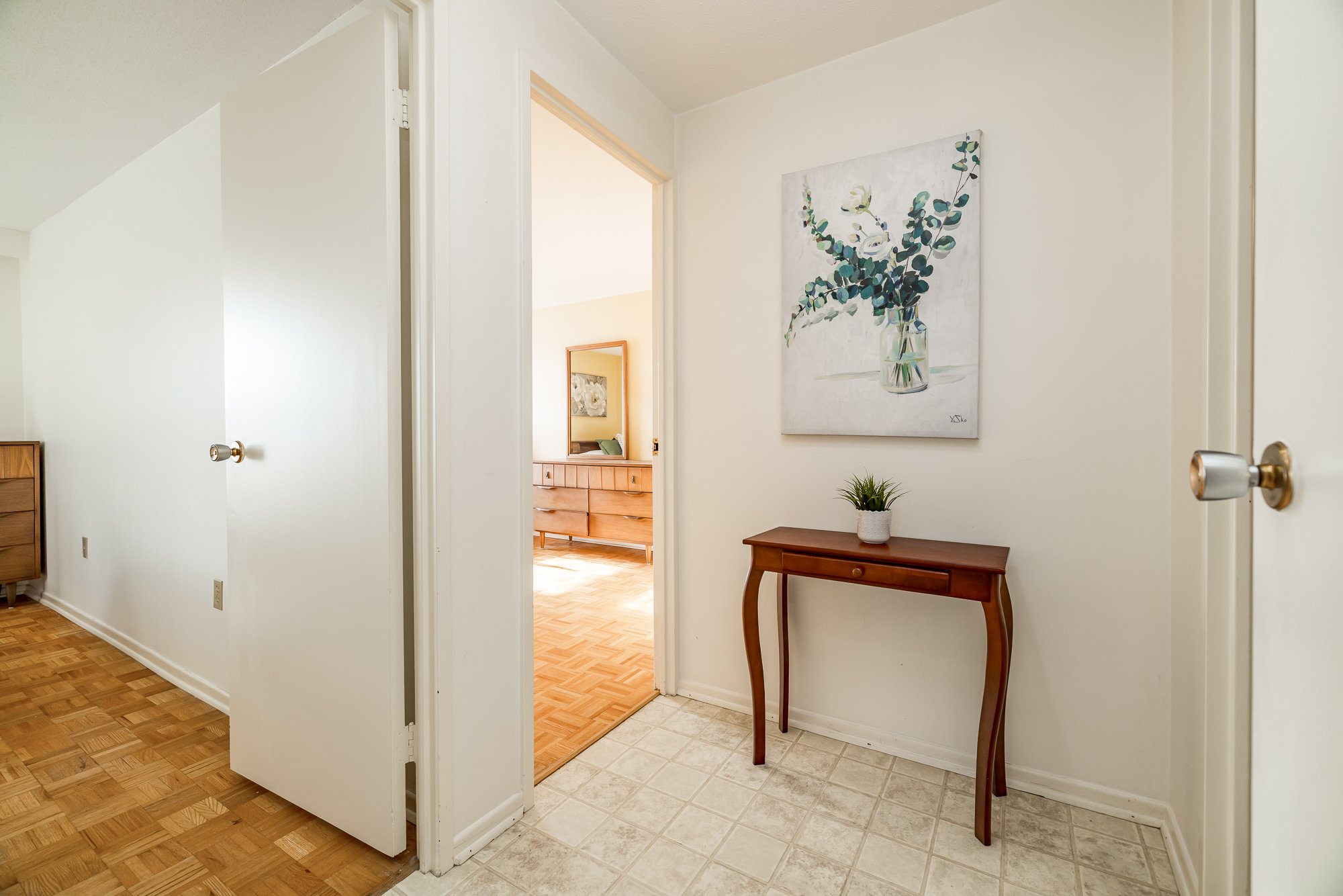 1356 Meadowlands 204_026.jpg