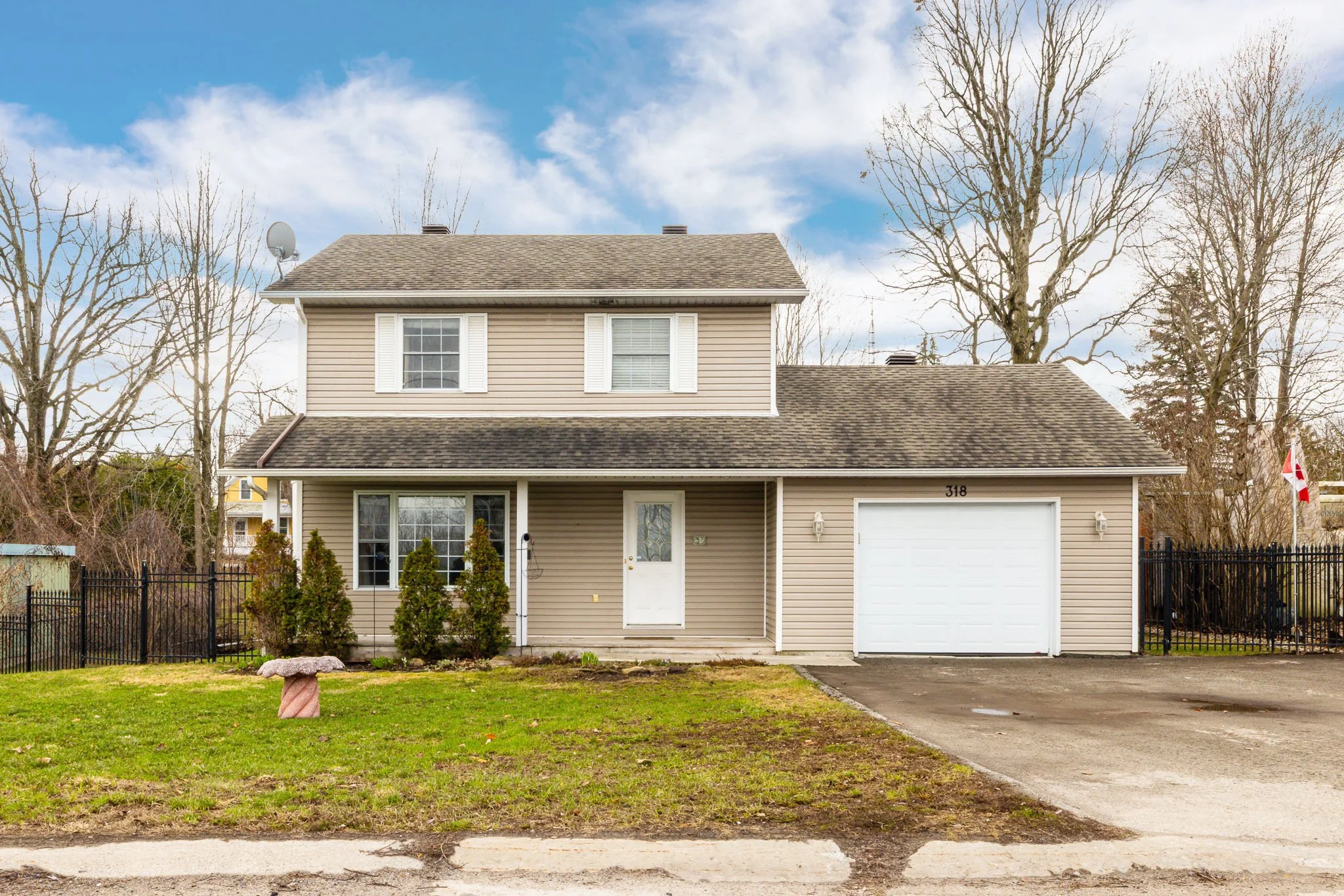 318 Main St E_006.jpg