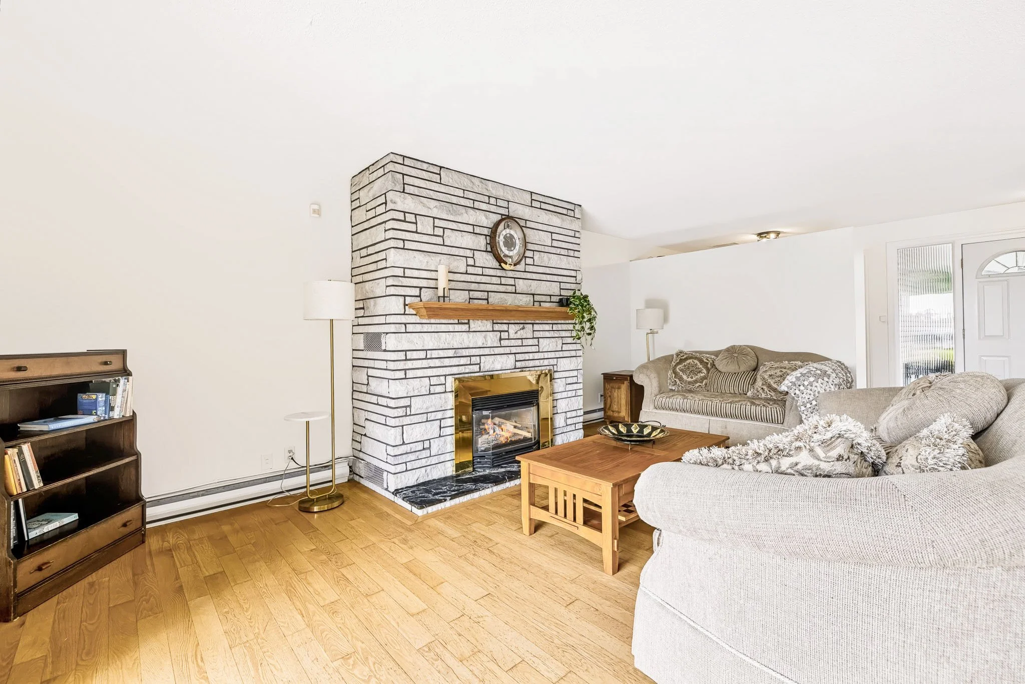 2027 Dundas__0022.jpg