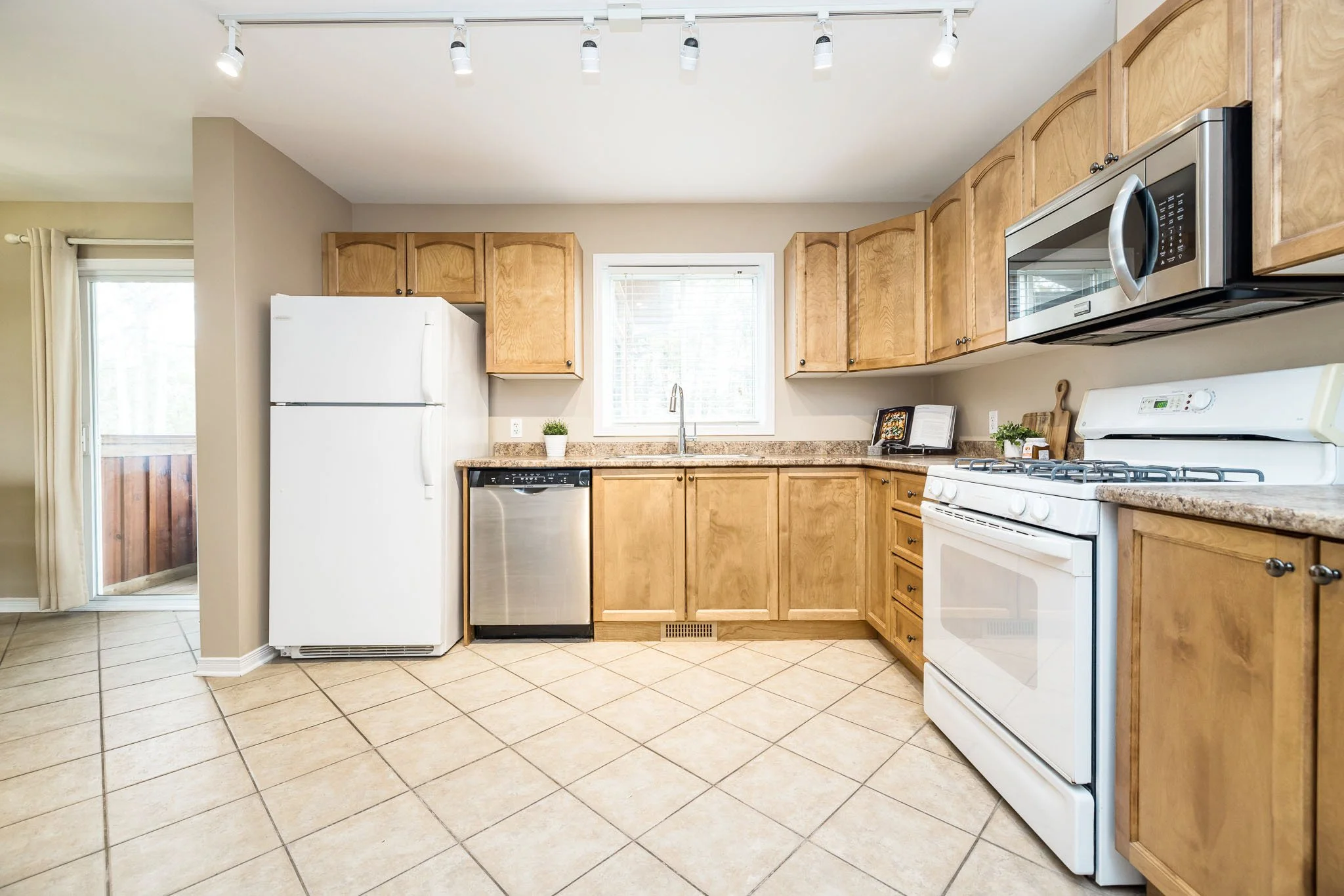 318 Main St E_023.jpg