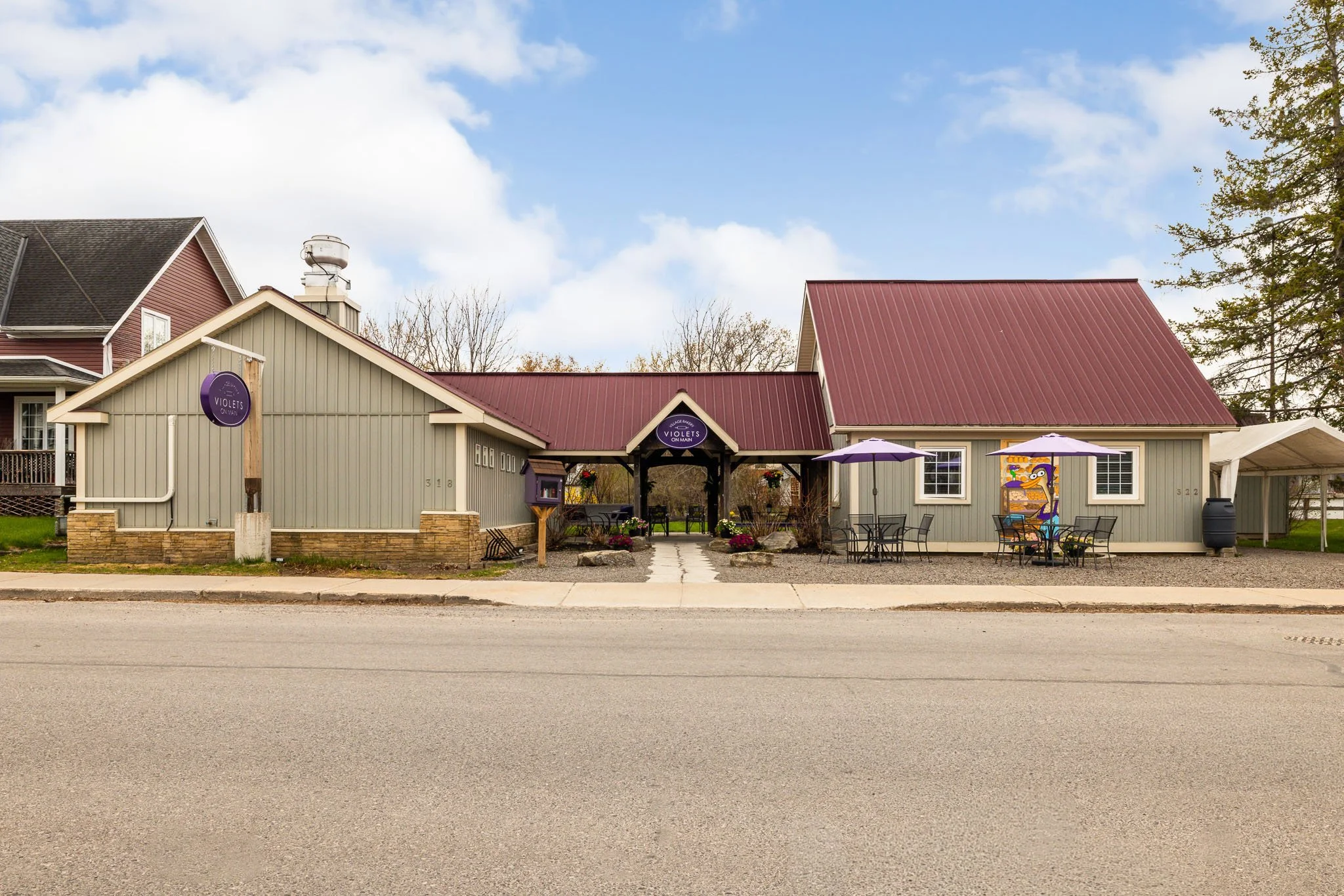 318 Main St W_001.jpg