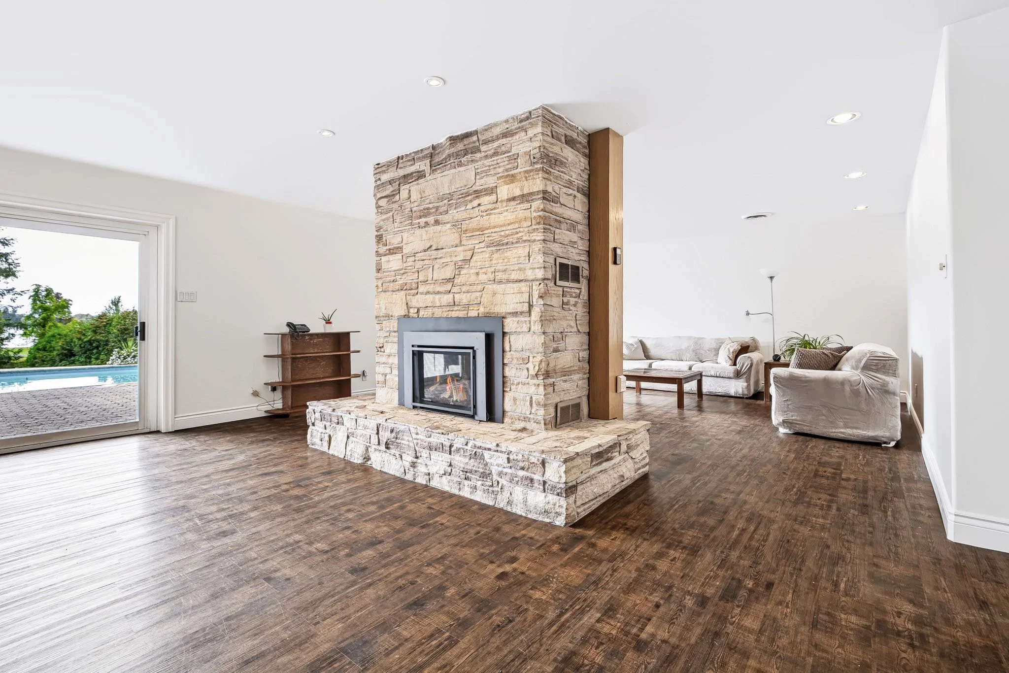 2027 Dundas__0058.jpg