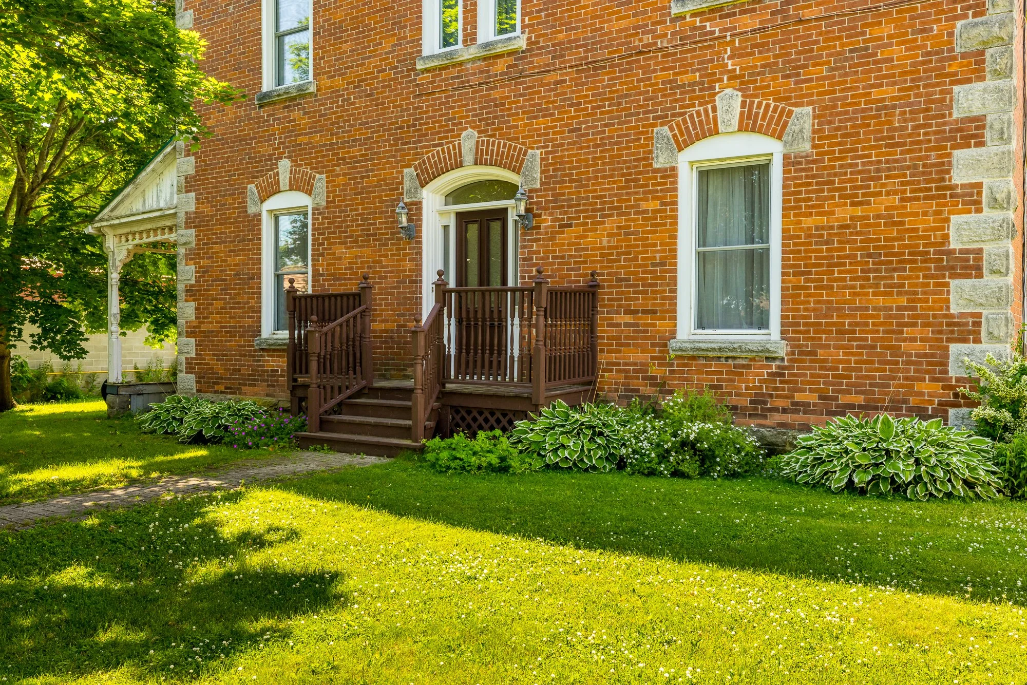 230 Main St W_011.jpg