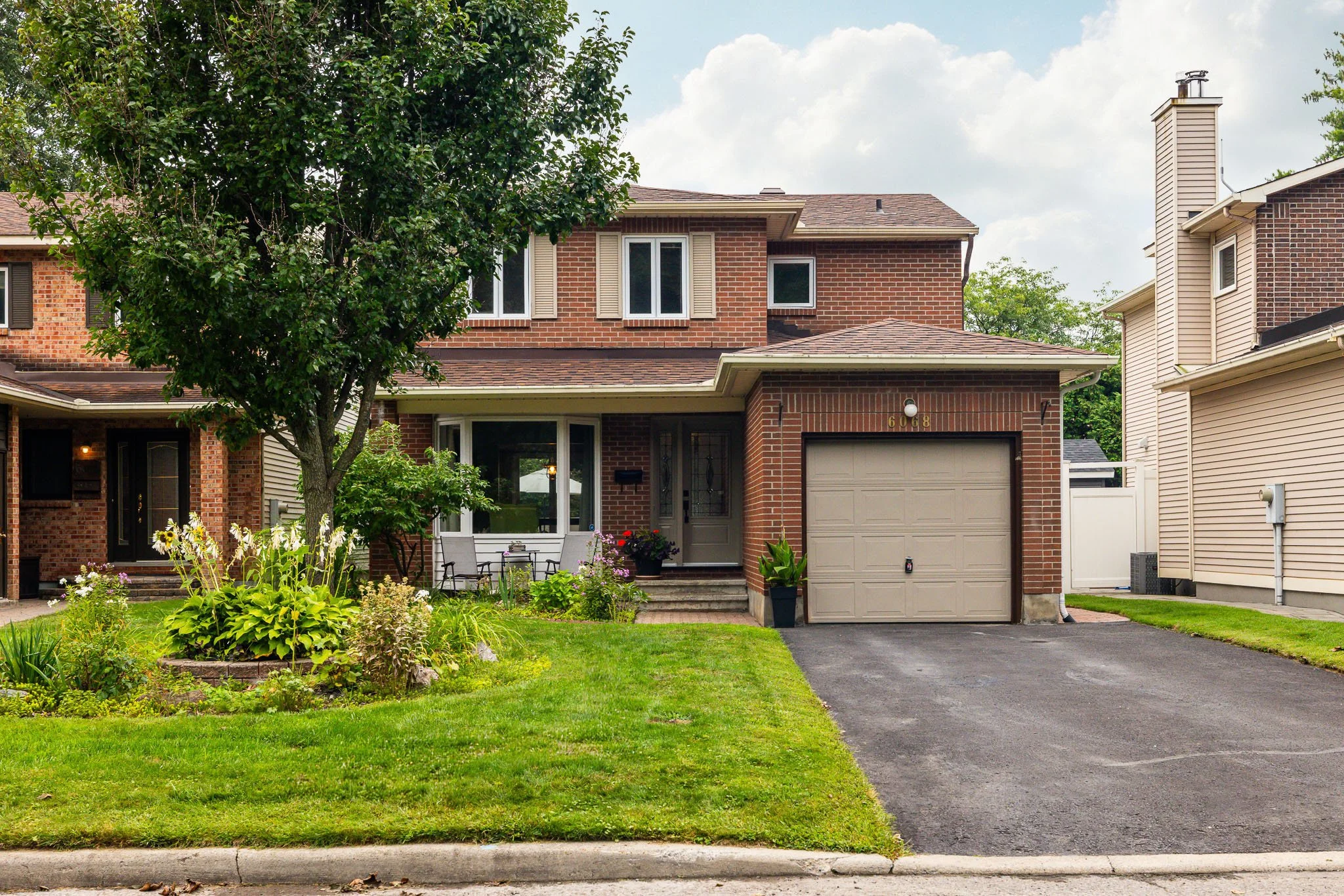 6068 Ridgelea_0001.jpg