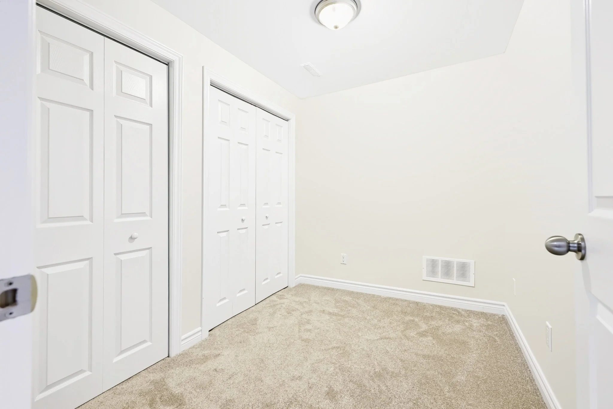 44 Meadowglen_0054.jpg