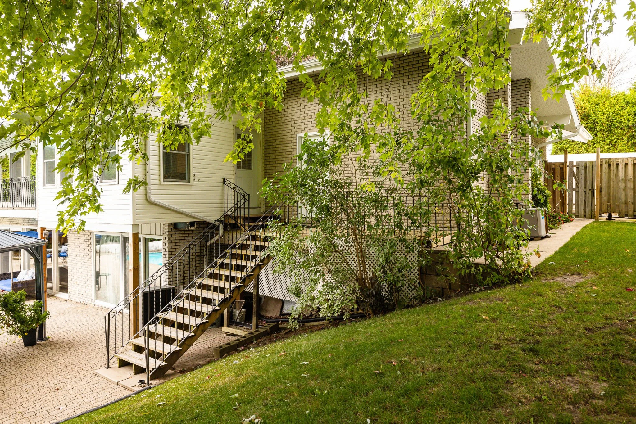 2027 Dundas__0083.jpg