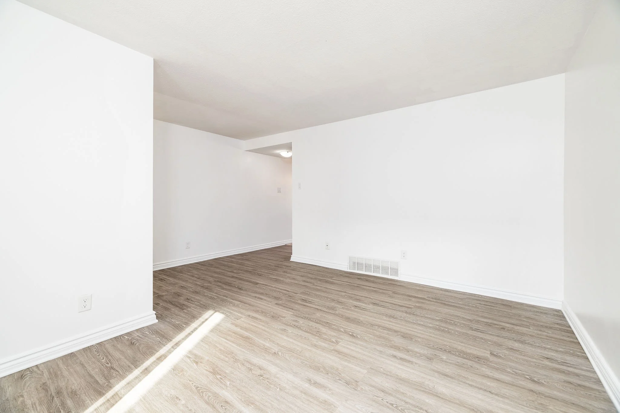 338 Woodfield_010.jpg