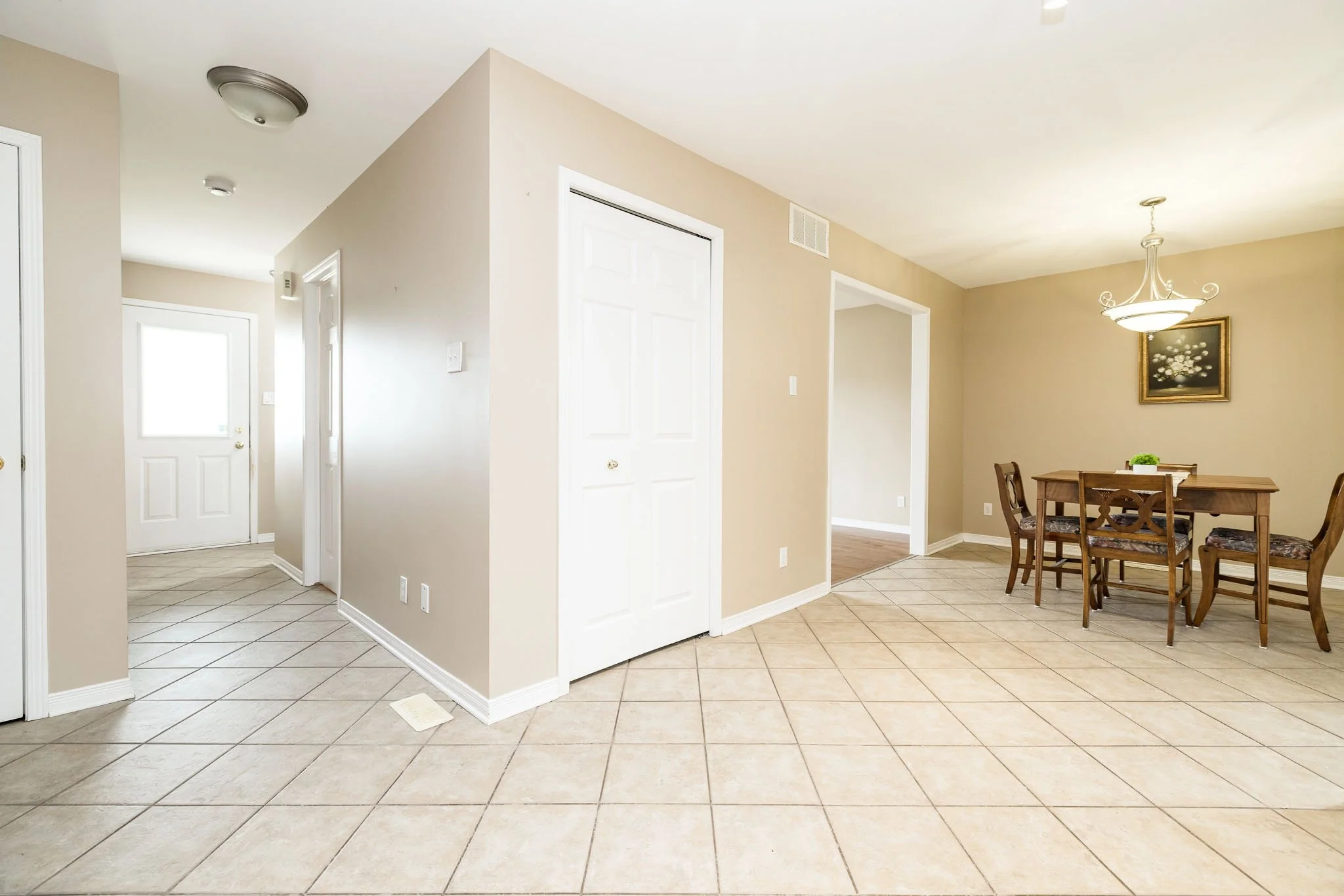 318 Main St E_024.jpg