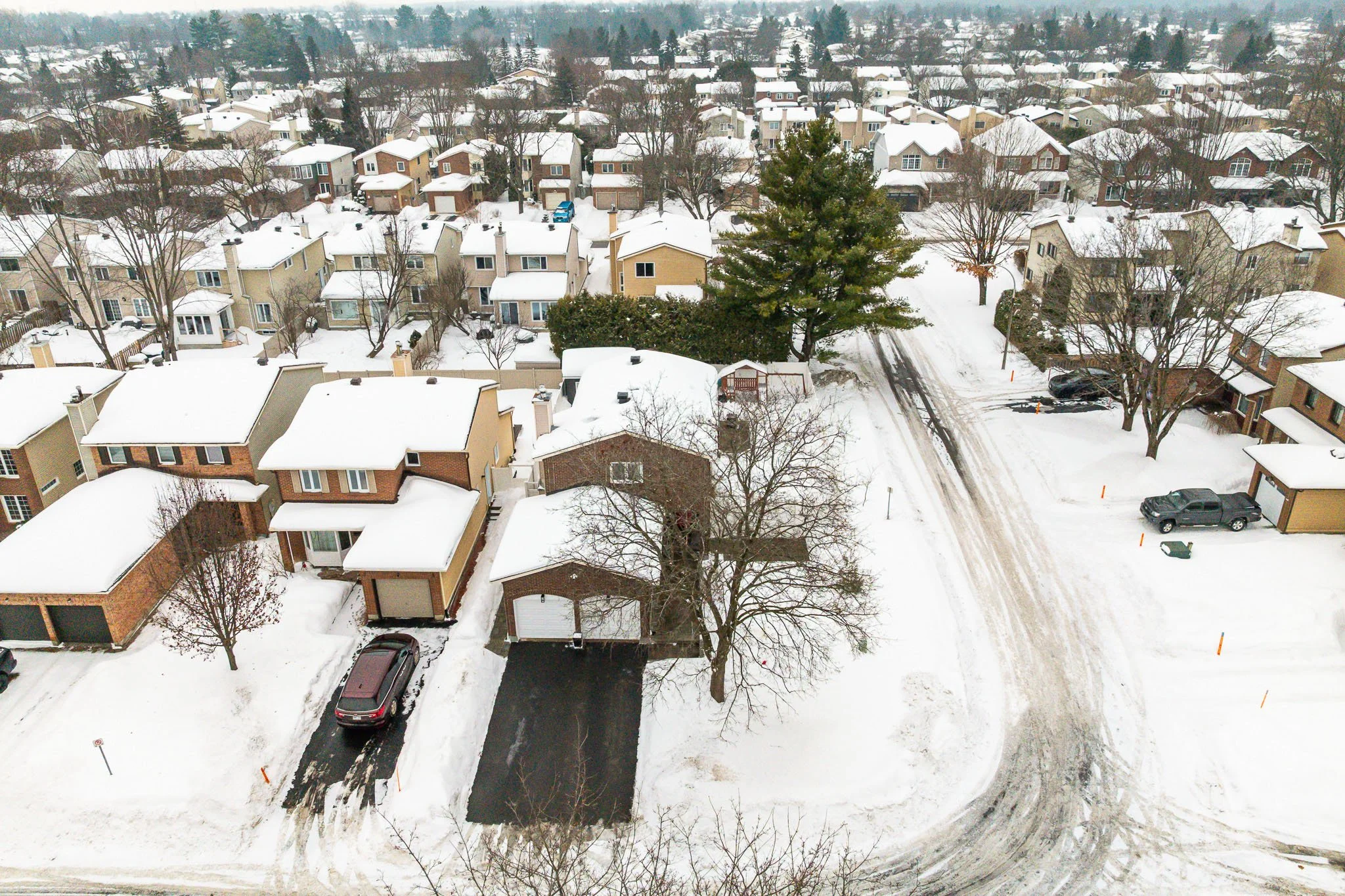 6066 Ridgelea_004.jpg