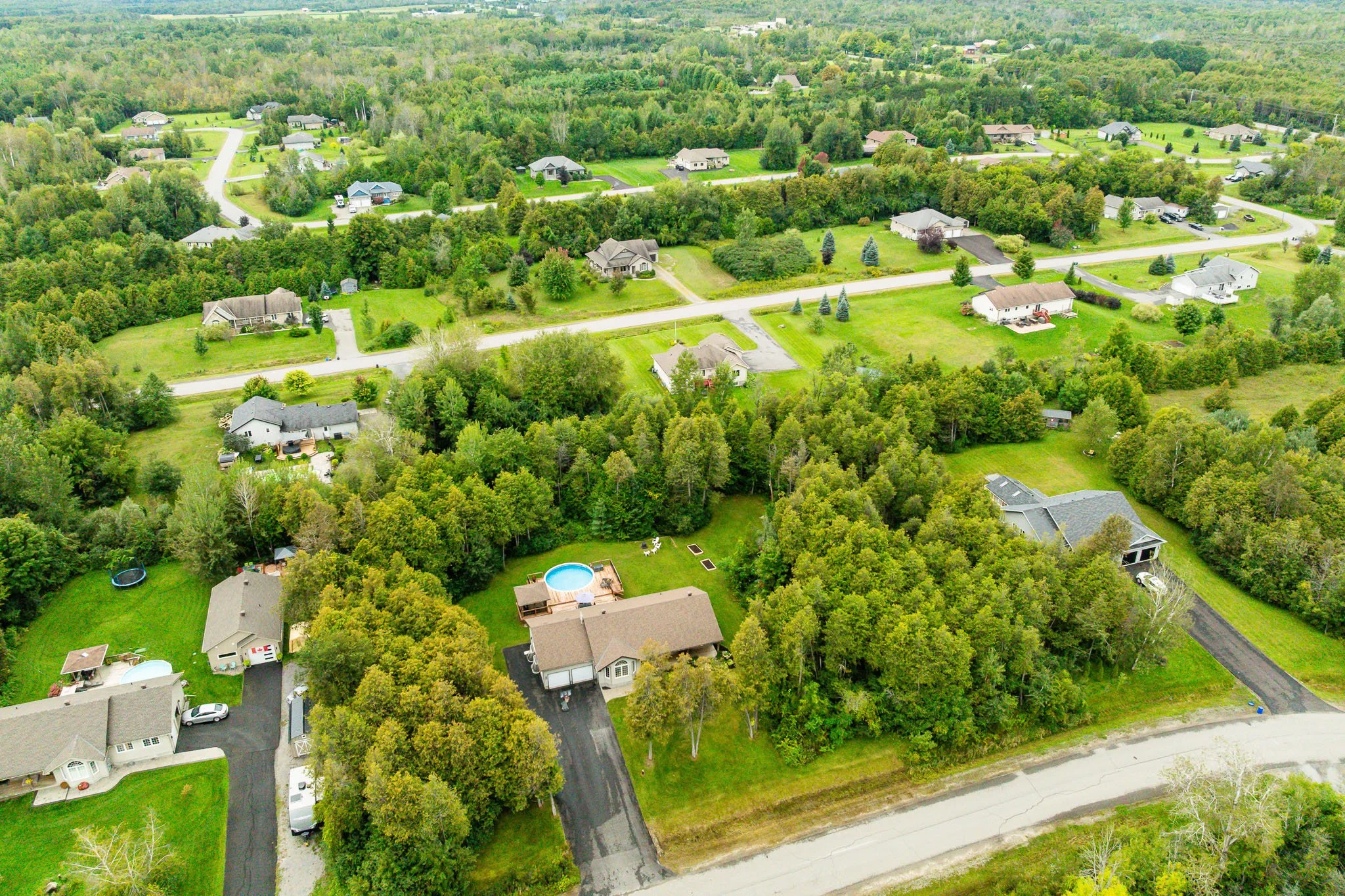 44 Meadowglen_0005.jpg