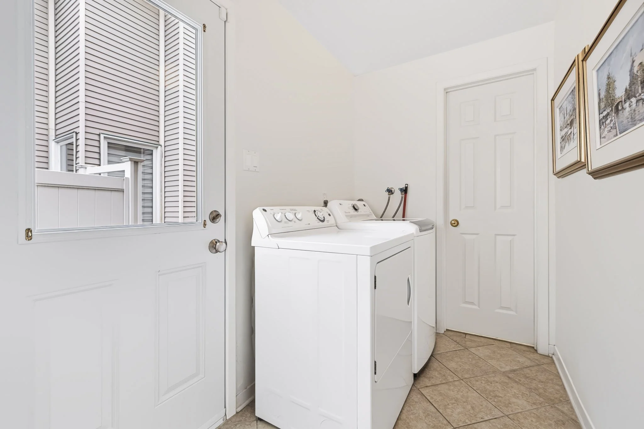 6068 Ridgelea_0033.jpg