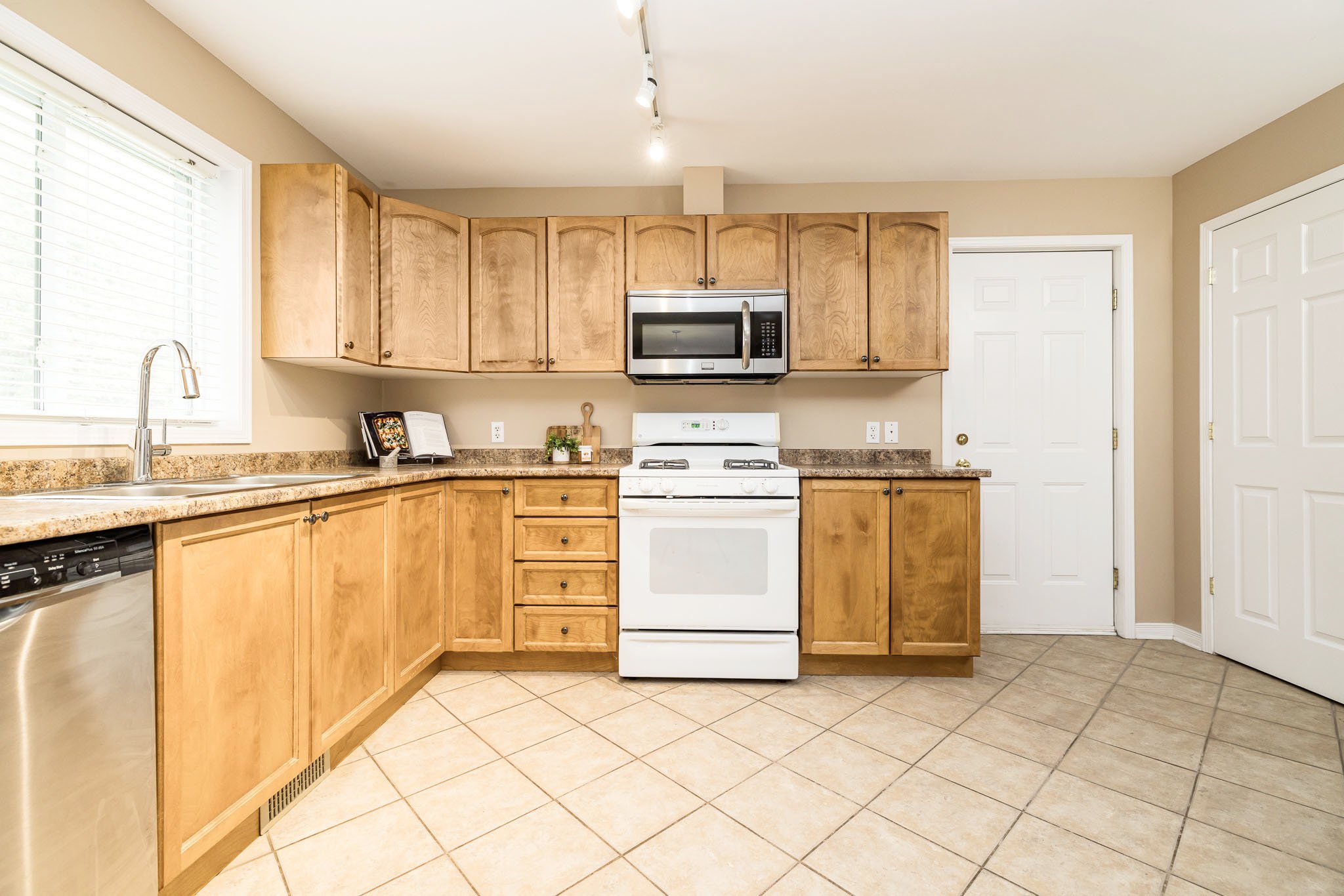 318 Main St E_022.jpg