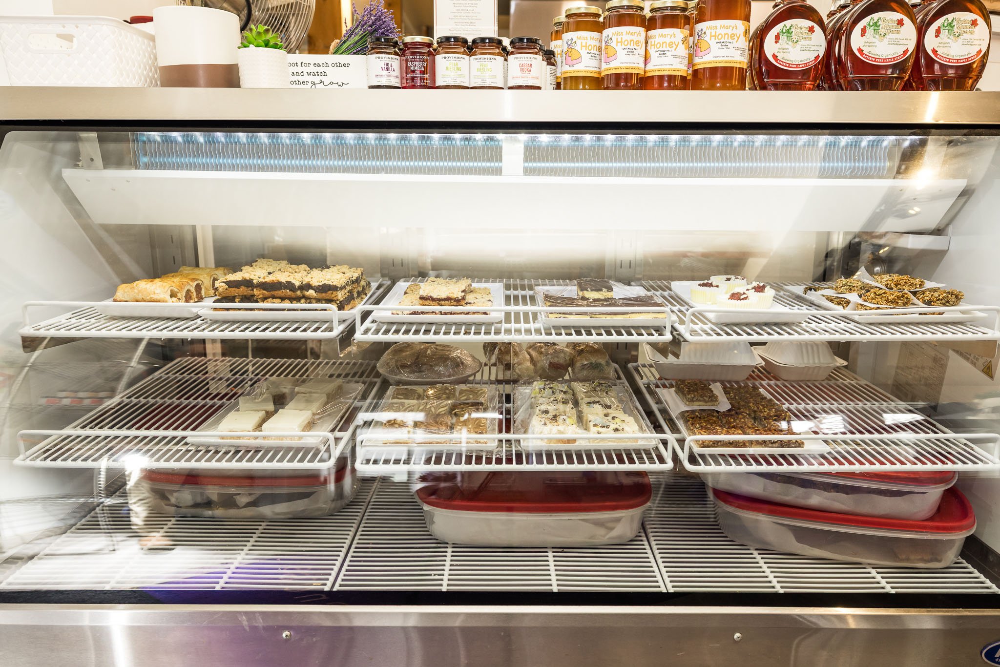 318 Main St W_018.jpg