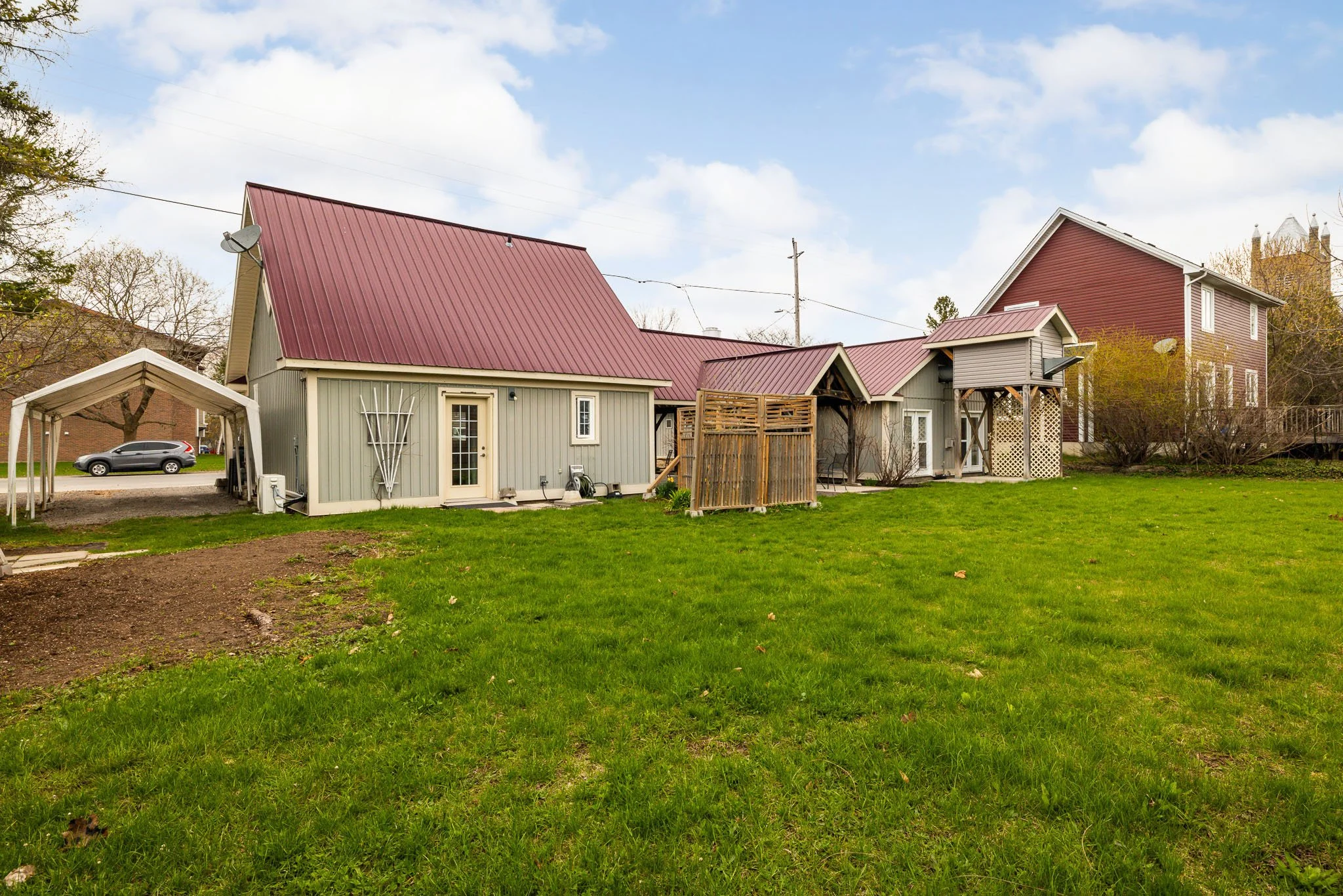 318 Main St W_060.jpg