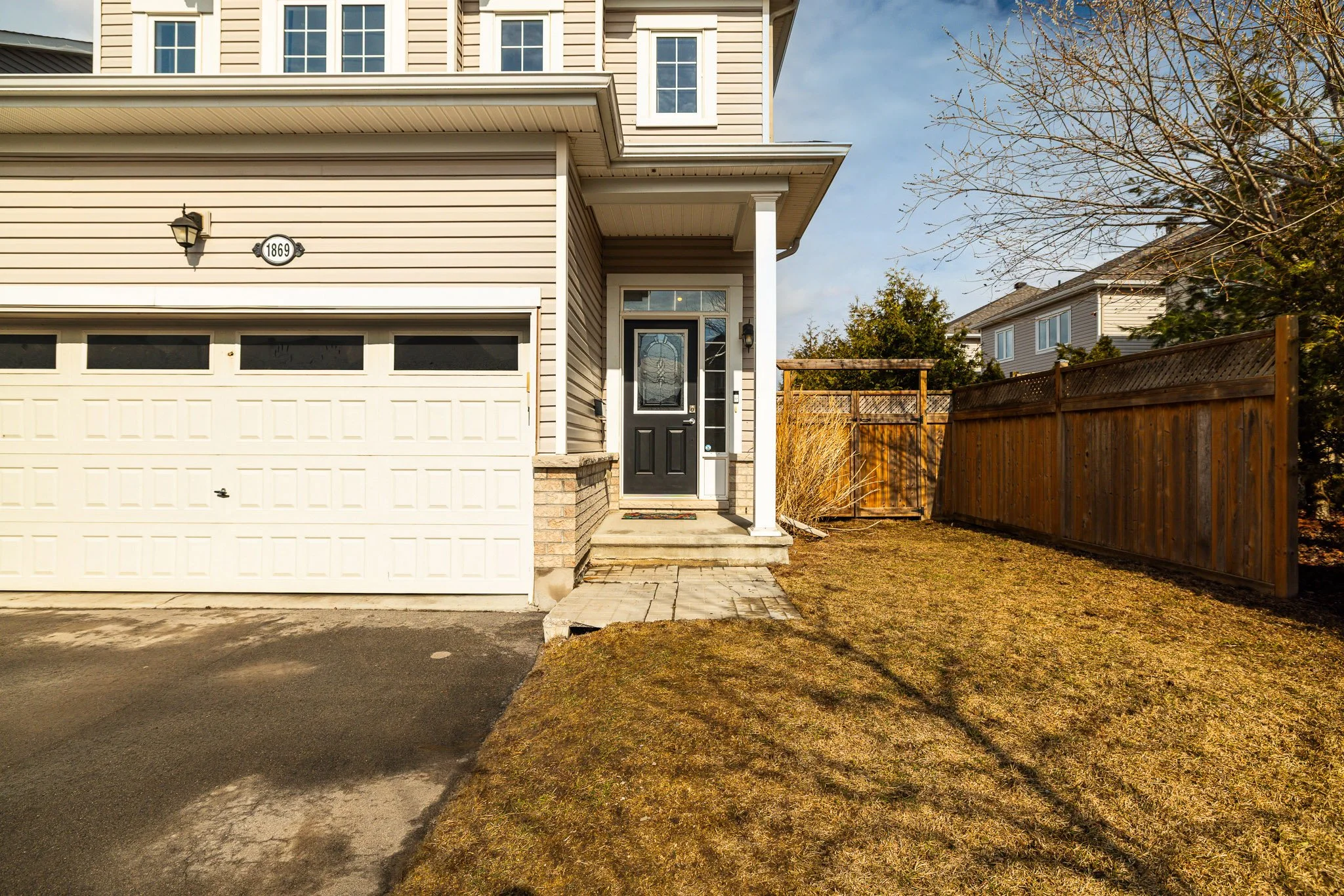 1869 Glencrest_004.jpg