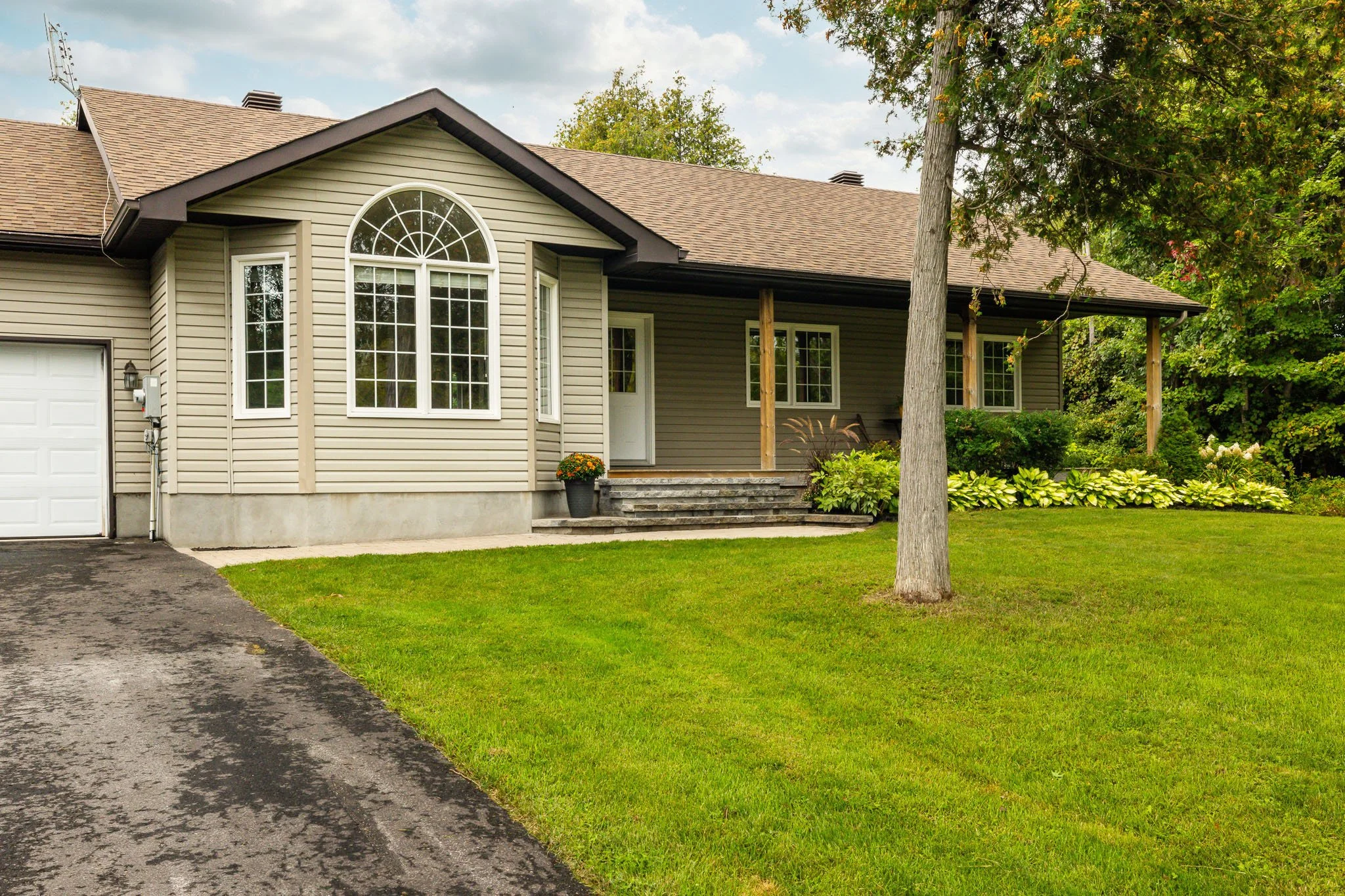 44 Meadowglen_0009.jpg