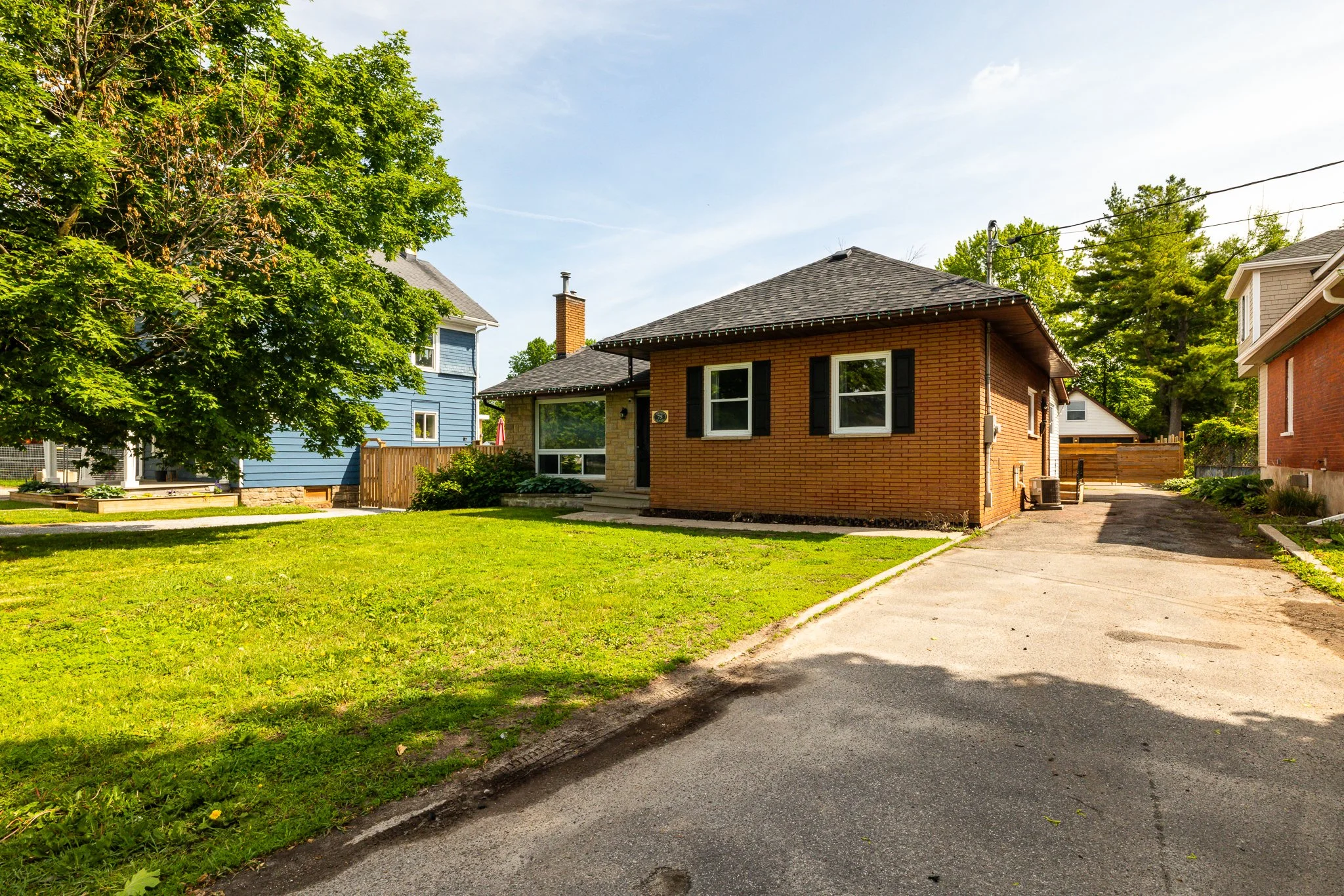 75 Wilson St W_002.jpg