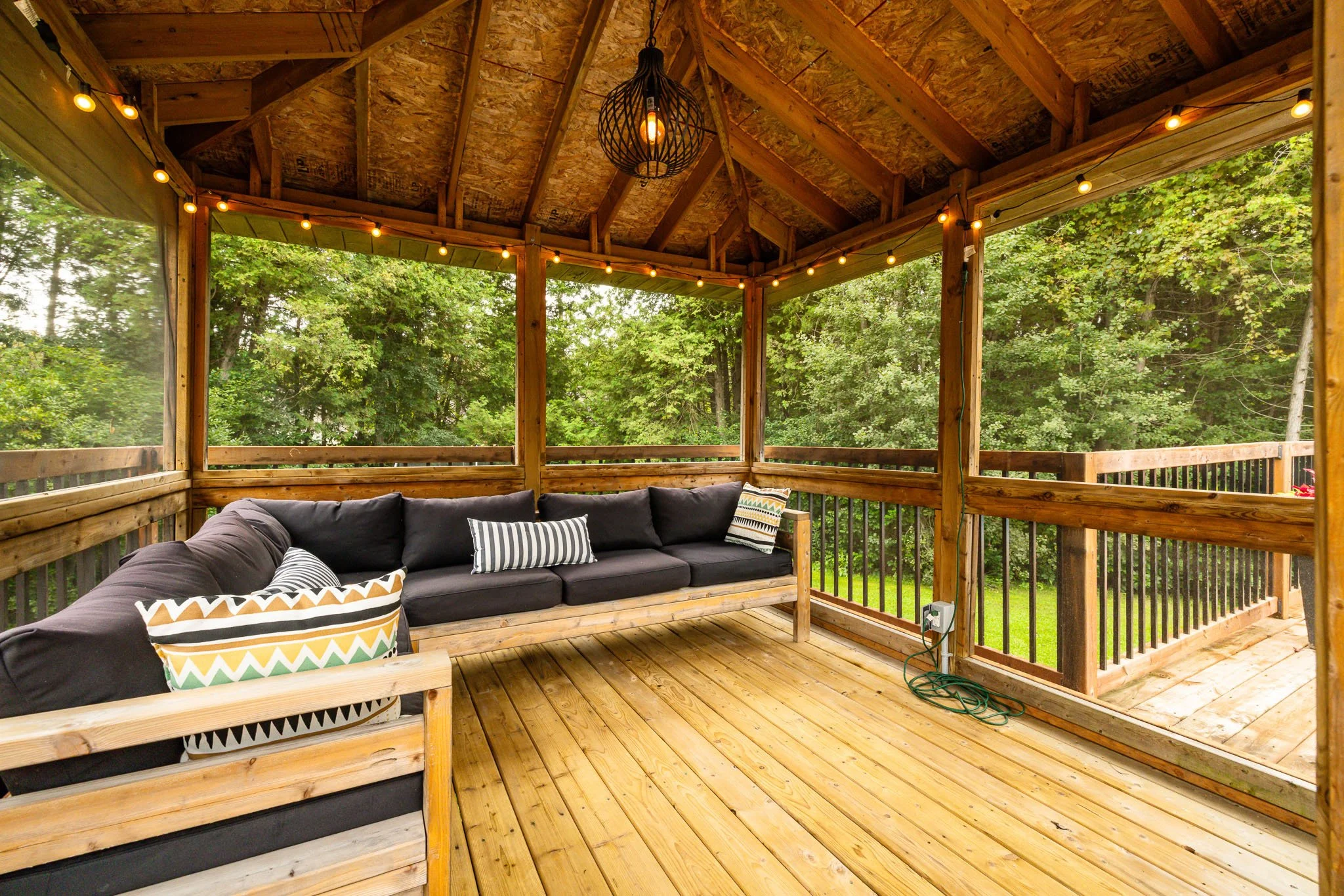 44 Meadowglen_0081.jpg