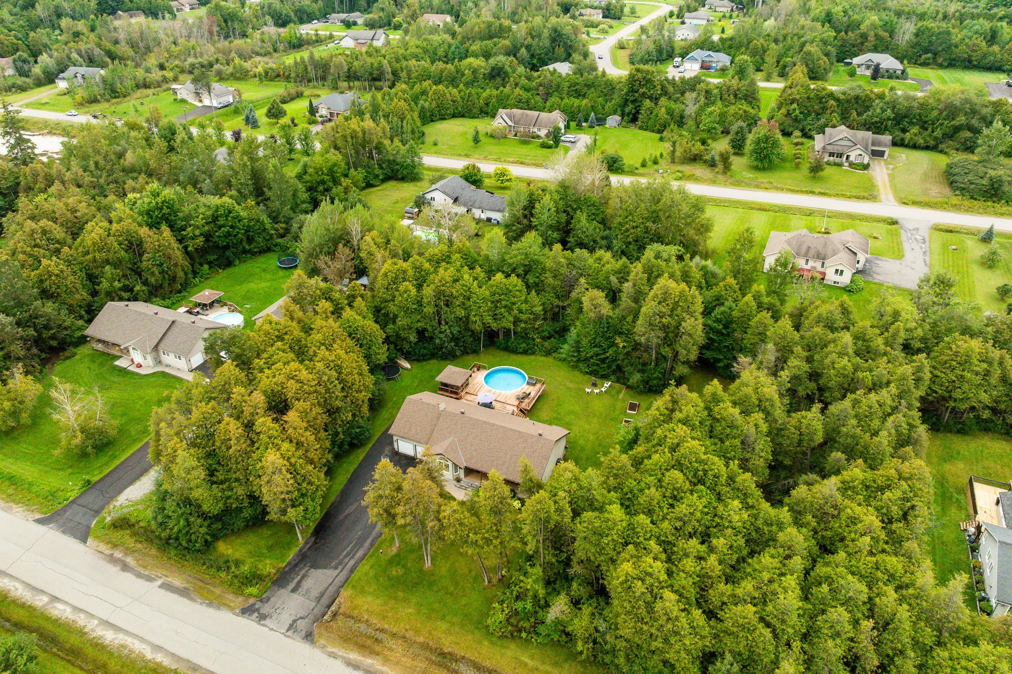 44 Meadowglen_0004.jpg