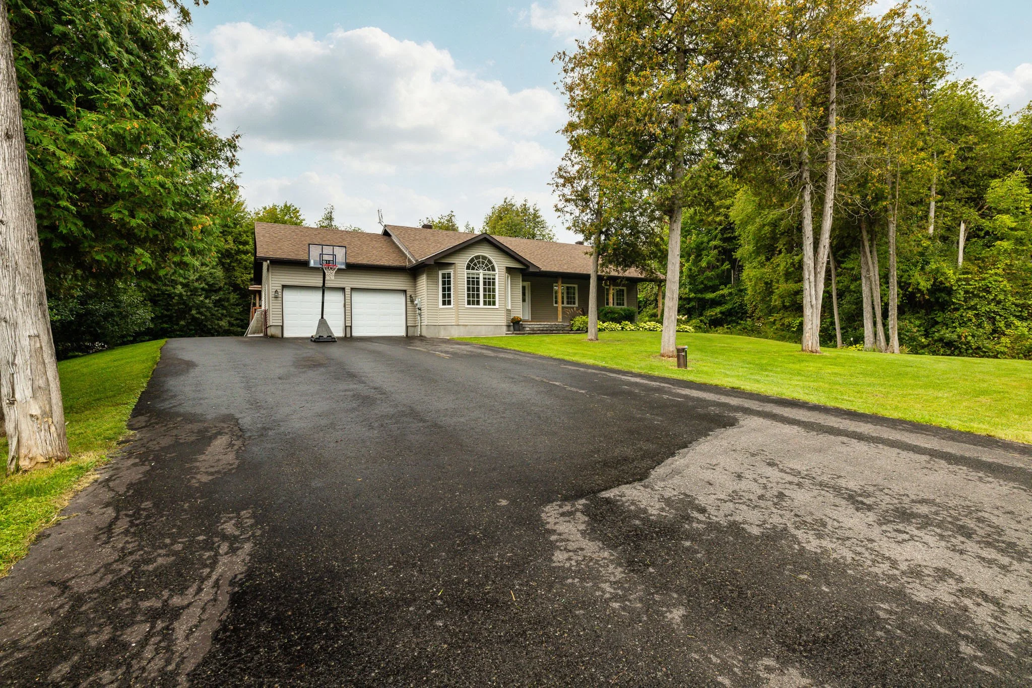 44 Meadowglen_0007.jpg