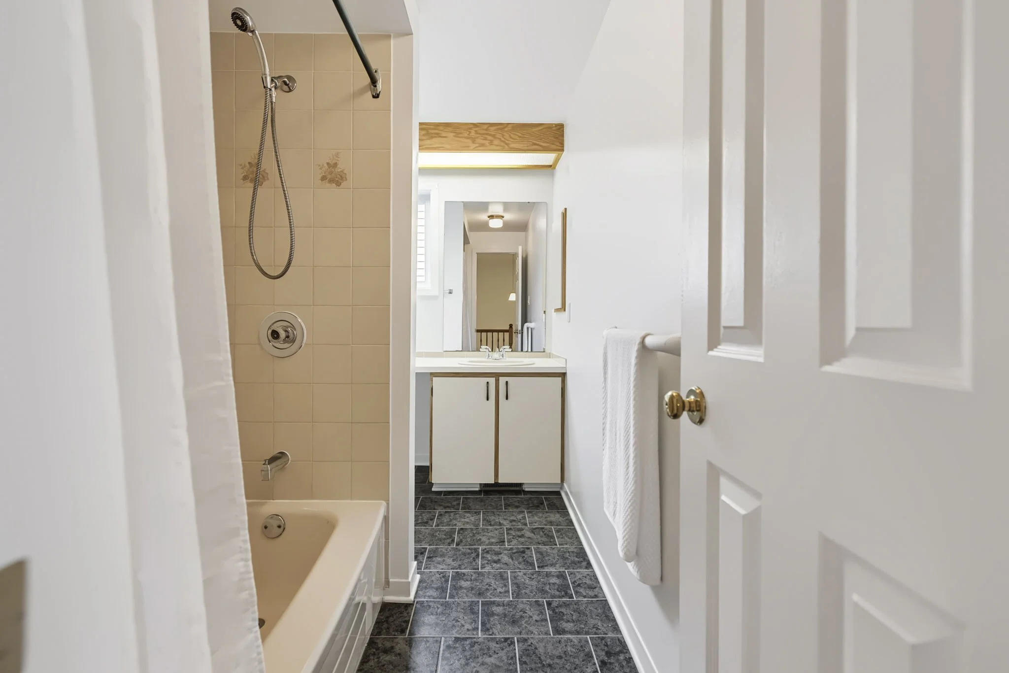 6068 Ridgelea_0051.jpg