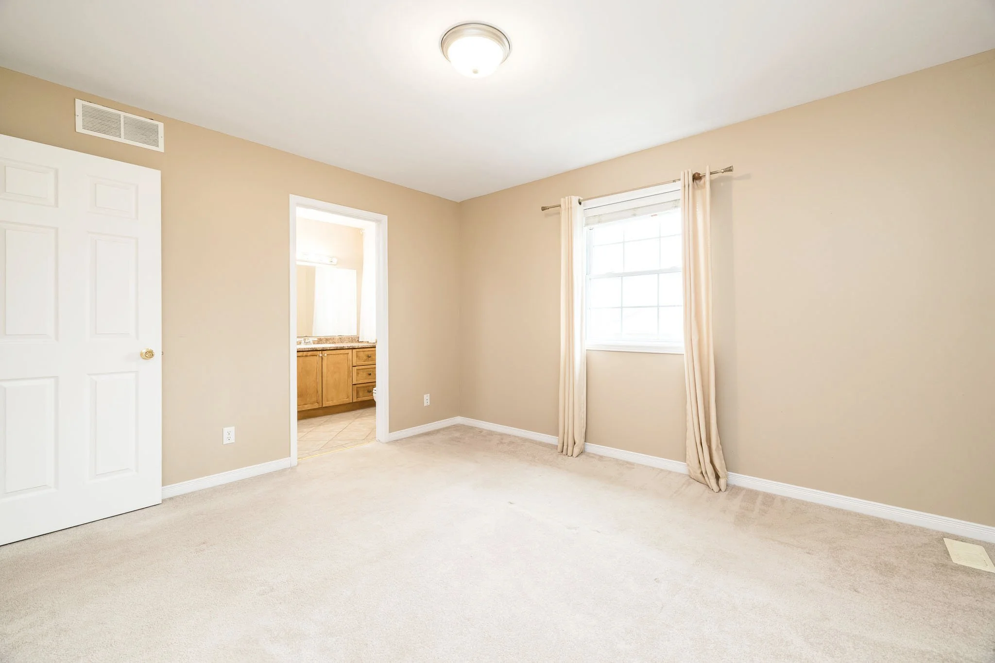 318 Main St E_031.jpg