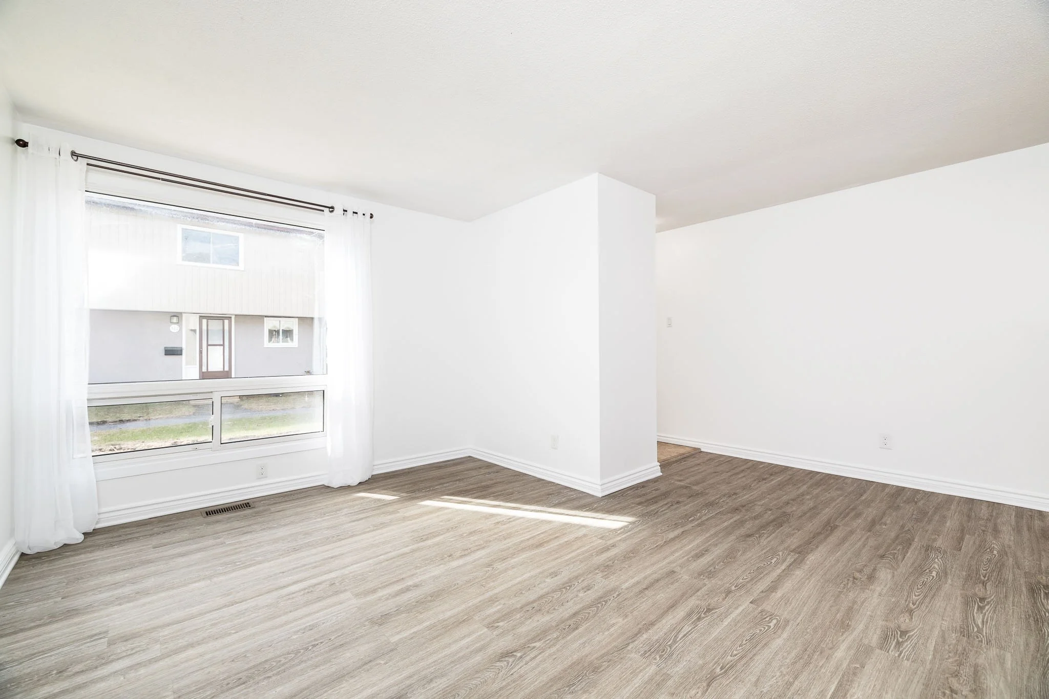 338 Woodfield_009.jpg