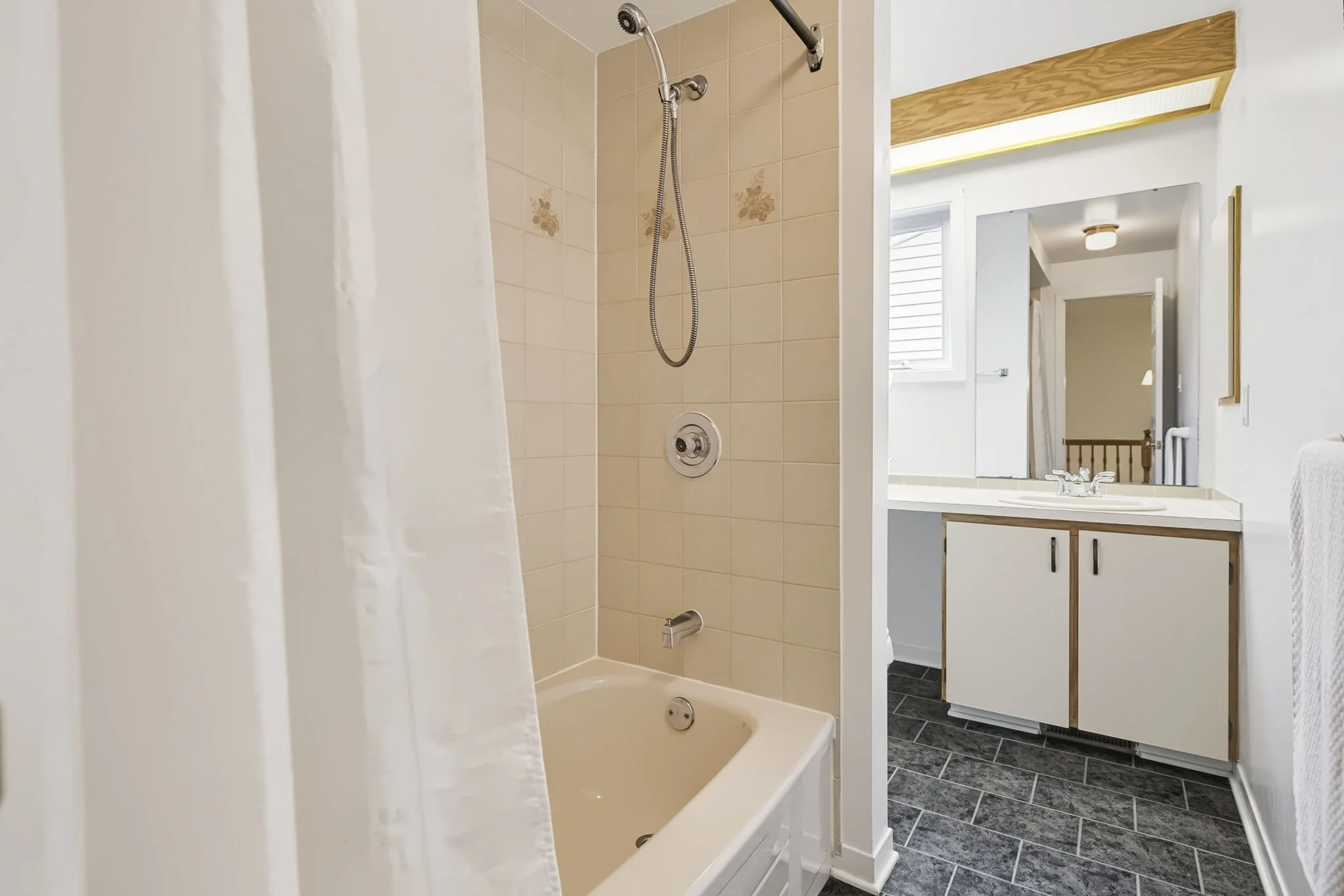 6068 Ridgelea_0052.jpg