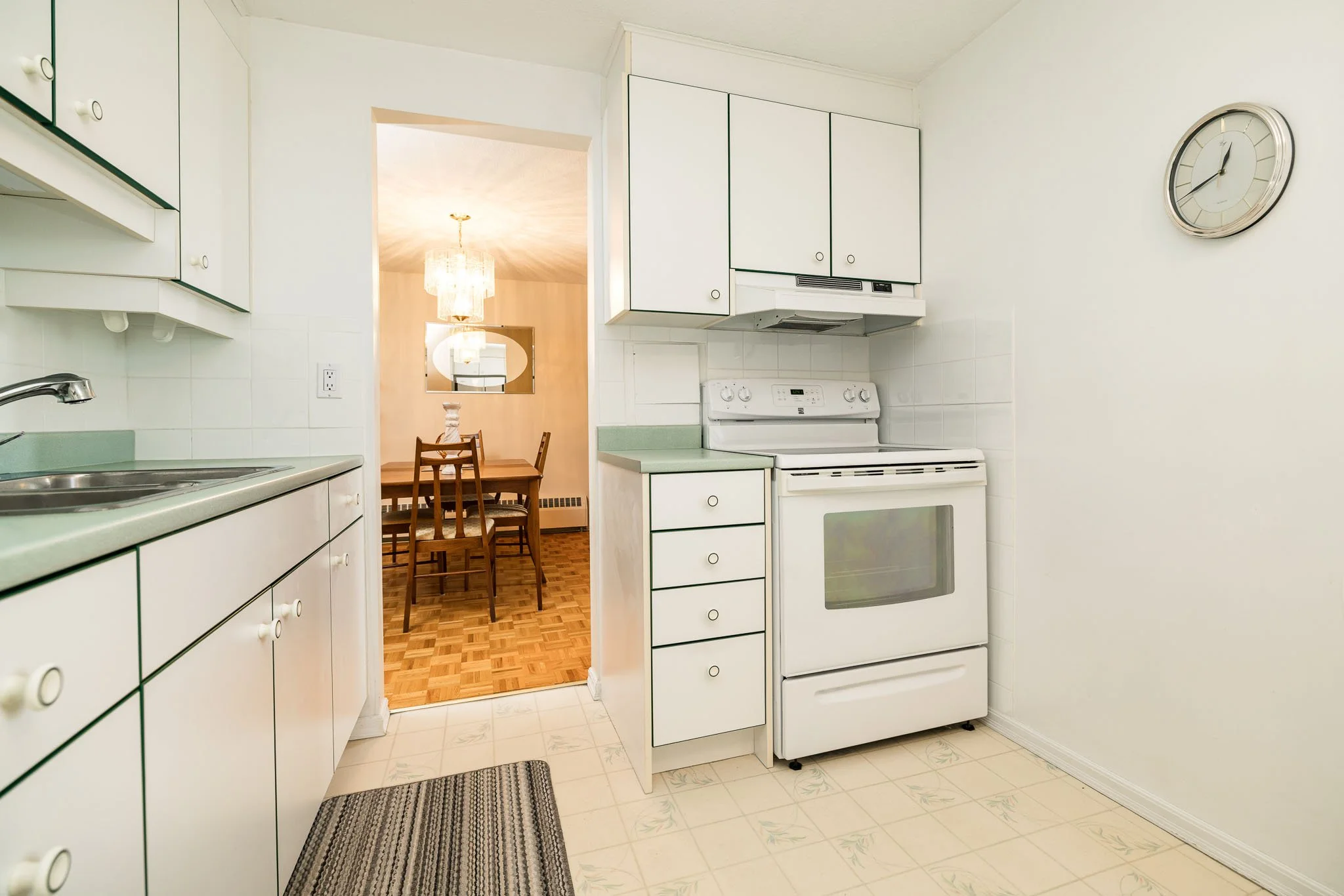 1356 Meadowlands 701_027.jpg