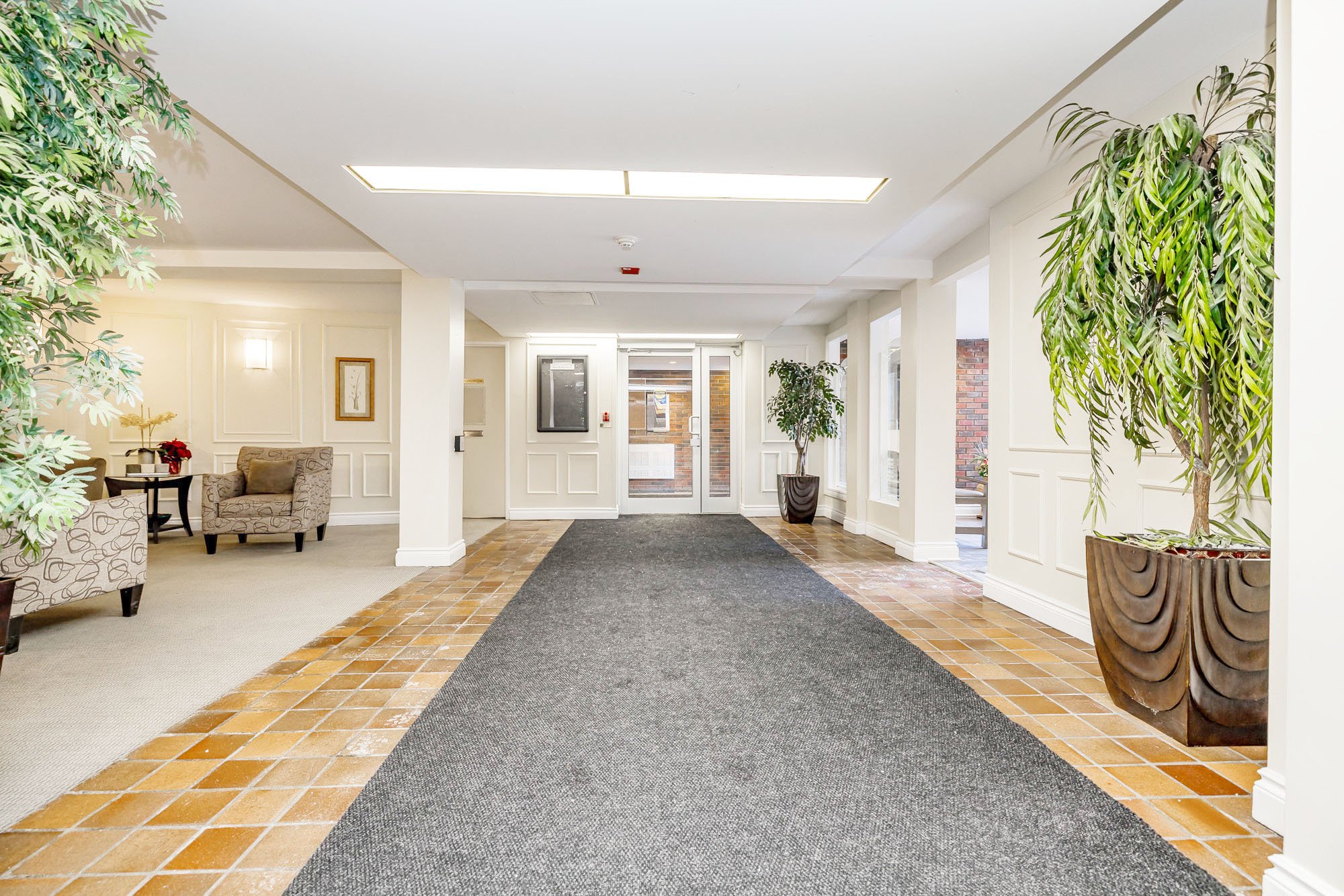 1356 Meadowlands 204_005.jpg