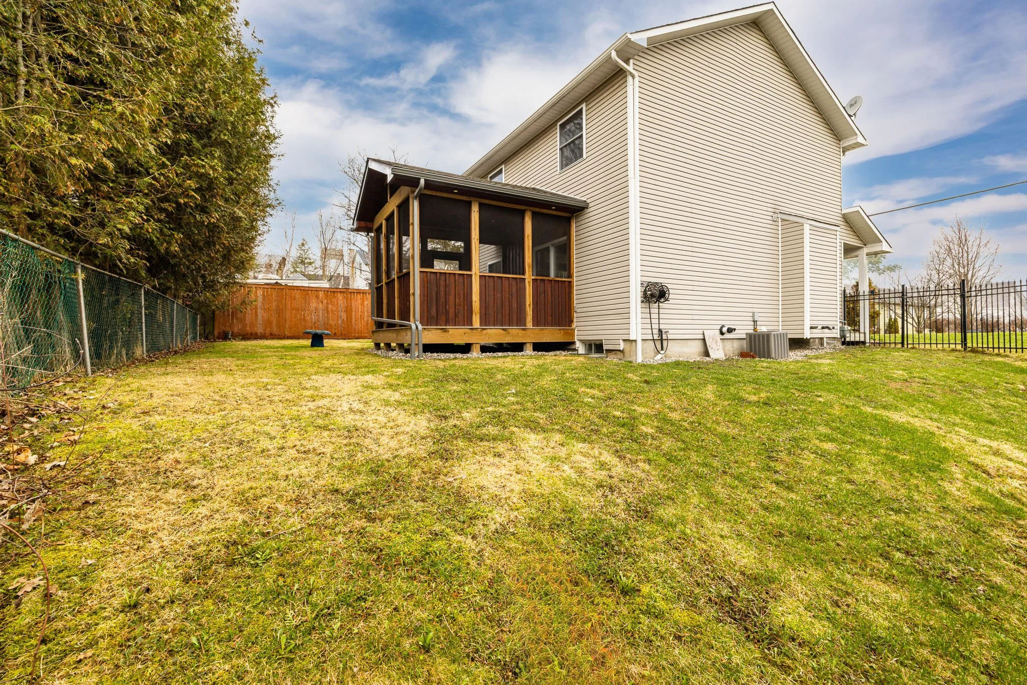 318 Main St E_047.jpg