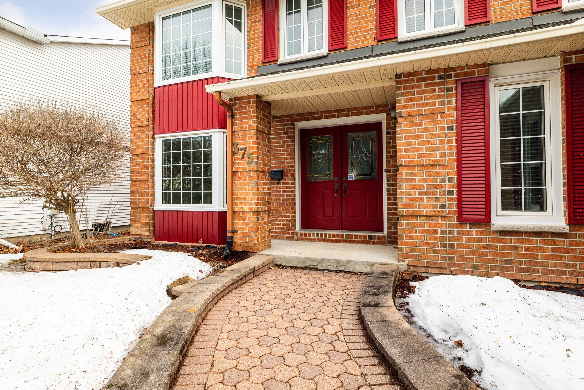 375 River Ridge_006.jpg