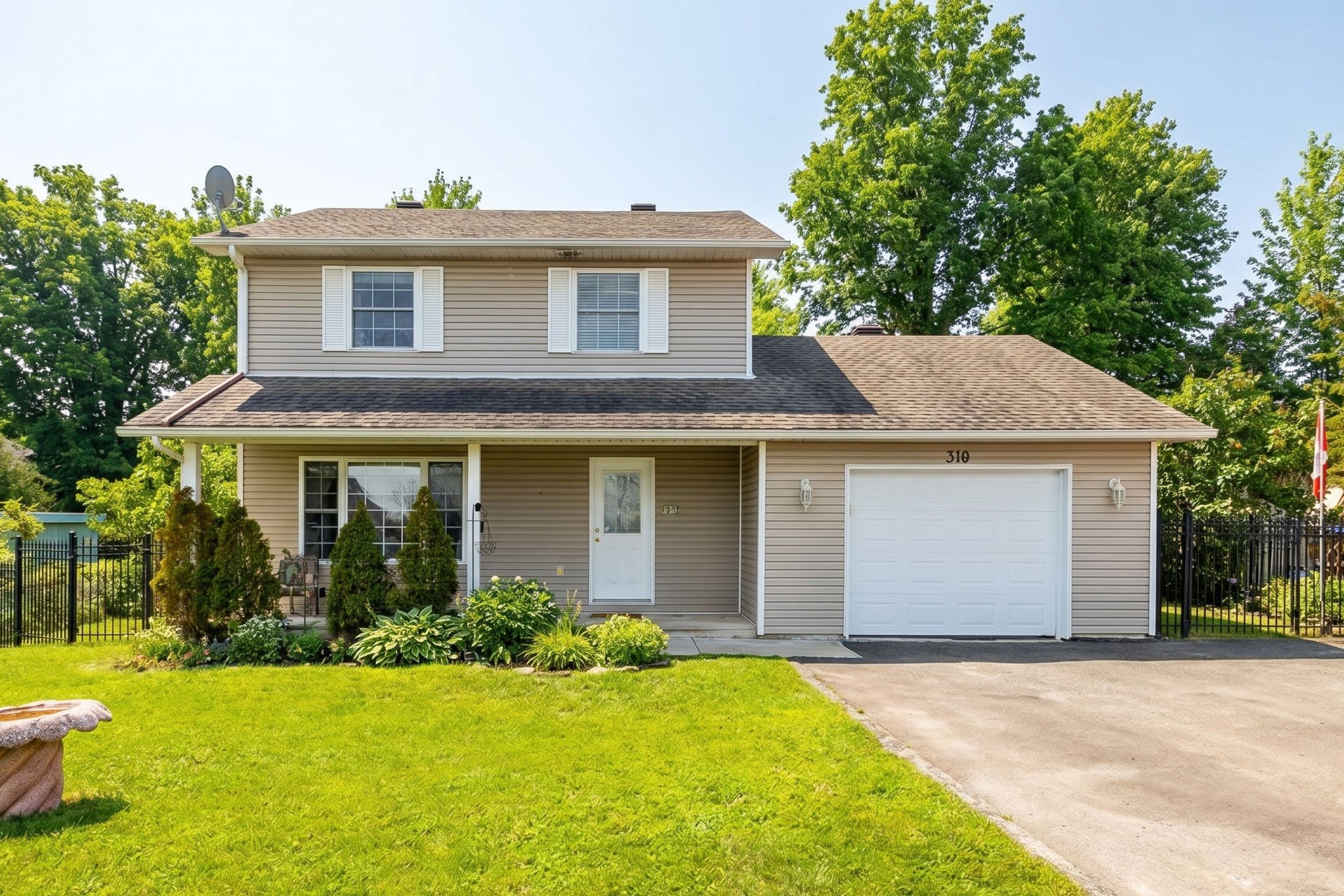 318 Main St E_001summer.jpg