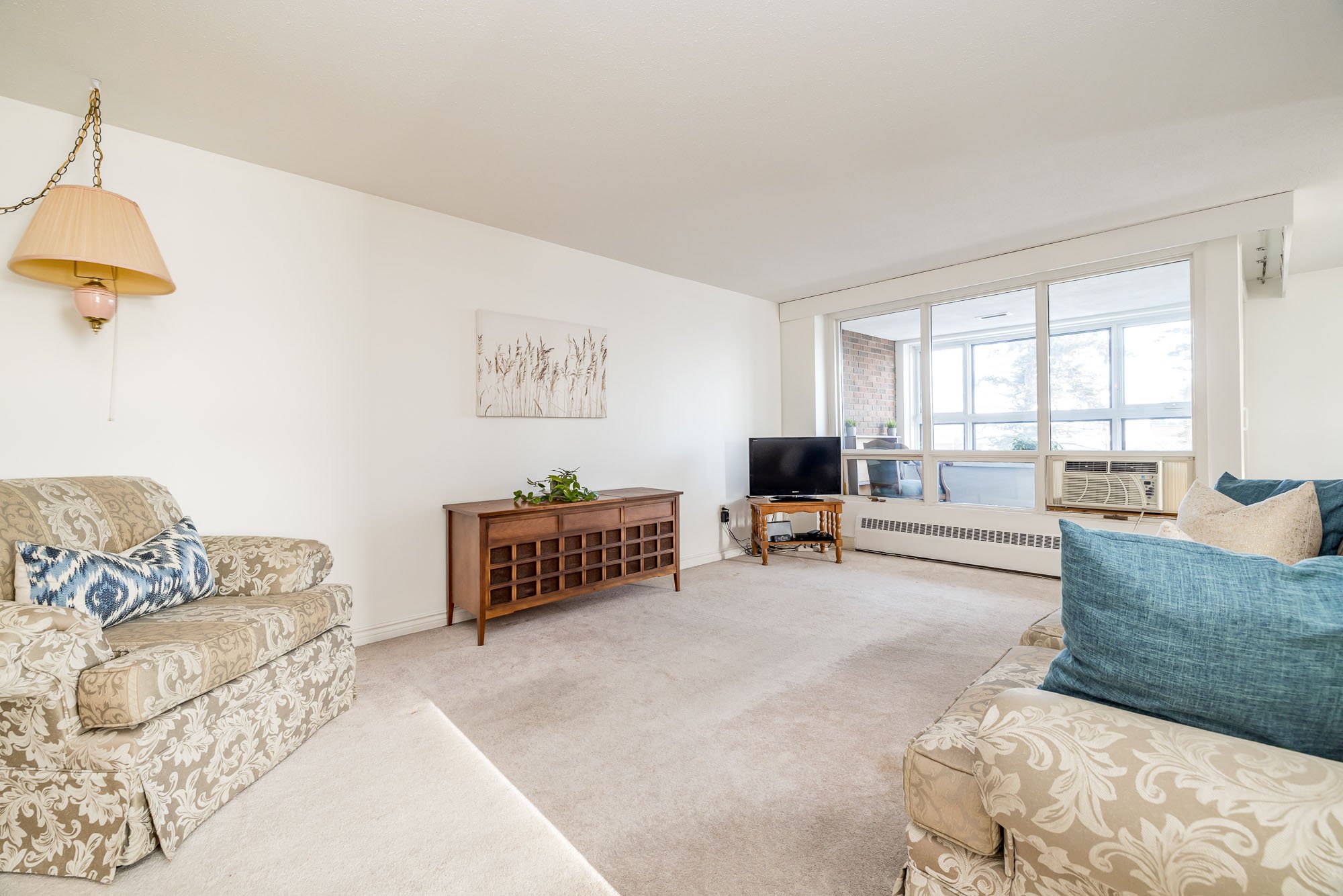 1356 Meadowlands 204_012.jpg