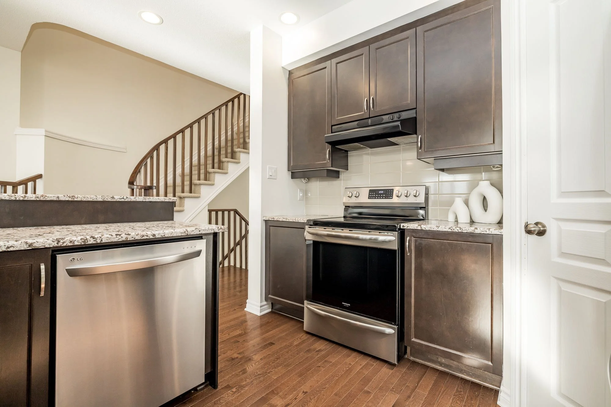 344 Kingbrook_018.jpg