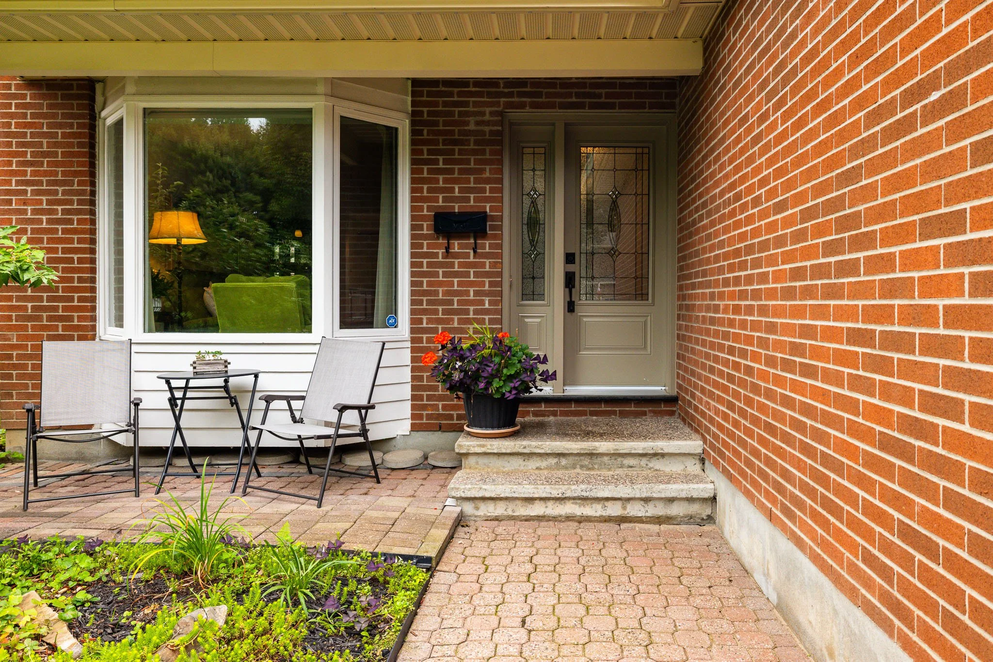 6068 Ridgelea_0011.jpg