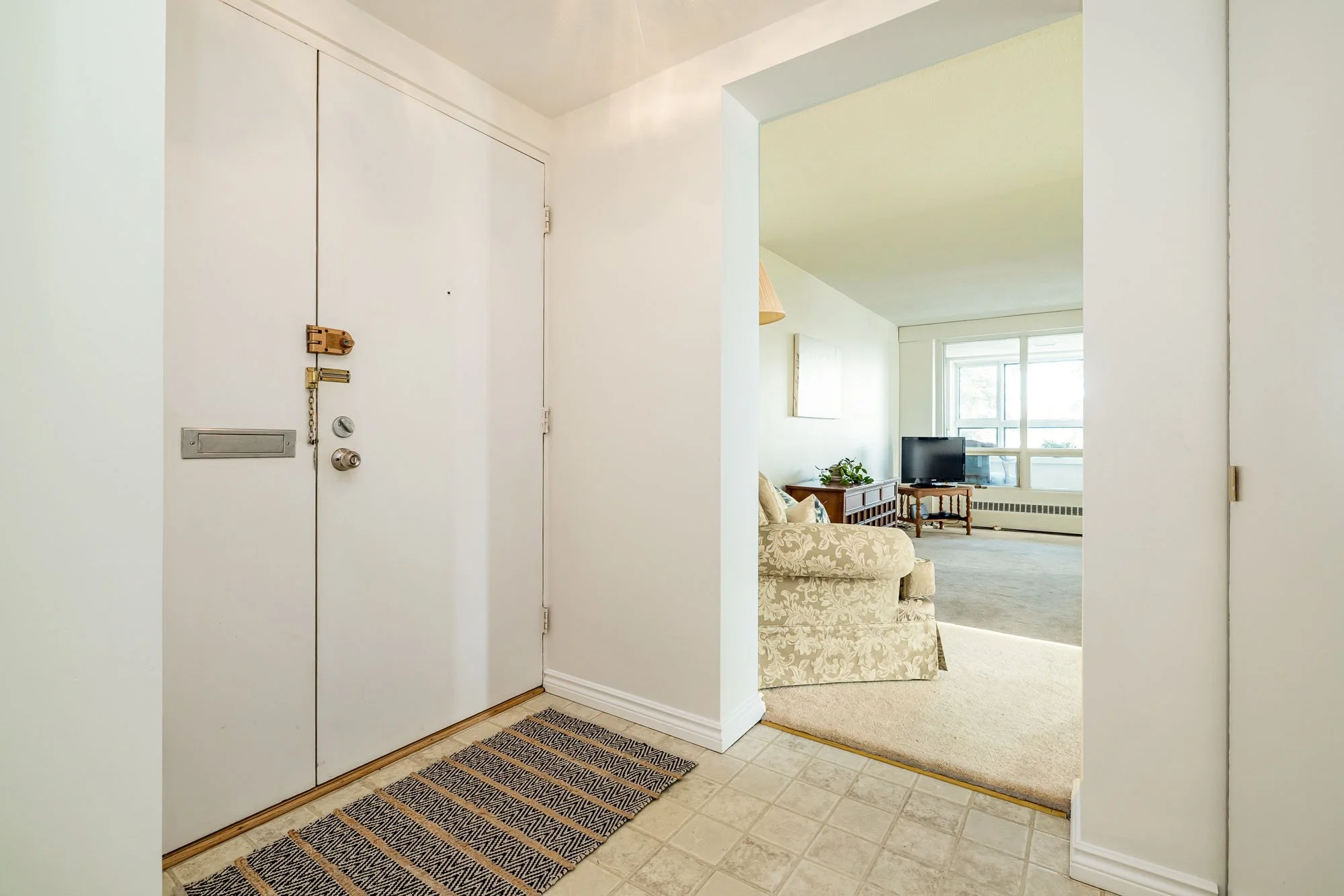 1356 Meadowlands 204_010.jpg