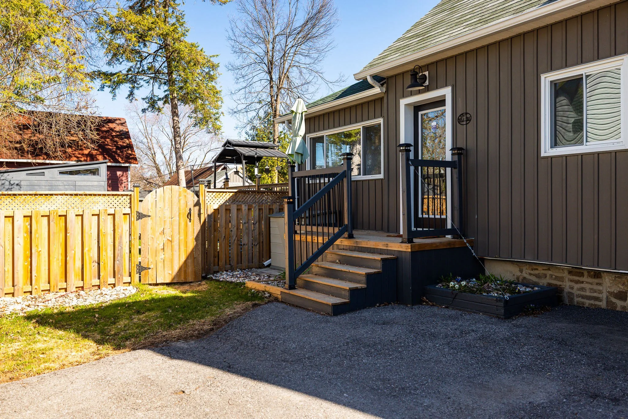 133 Nelson_ExtUp_008.jpg