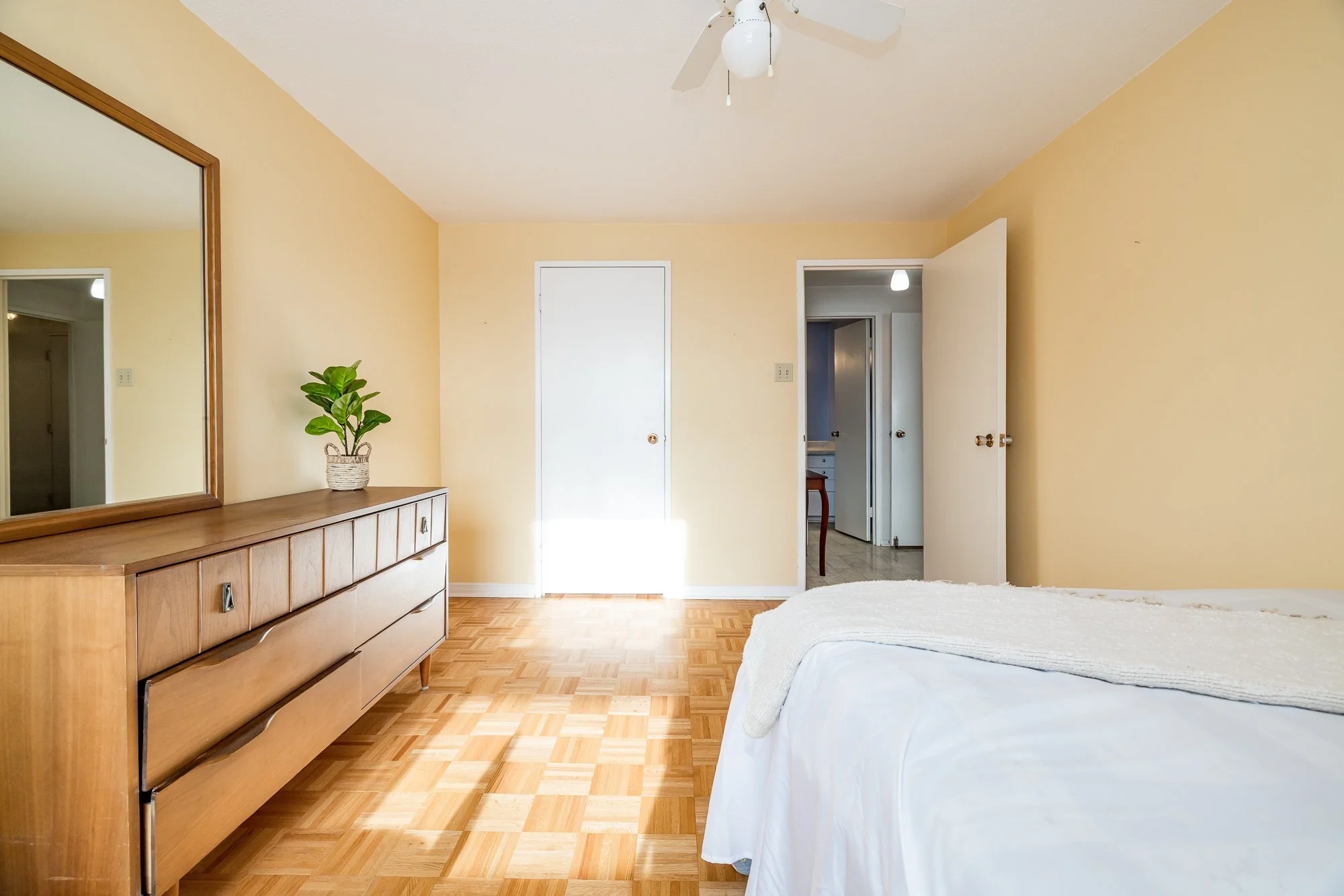 1356 Meadowlands 204_029.jpg