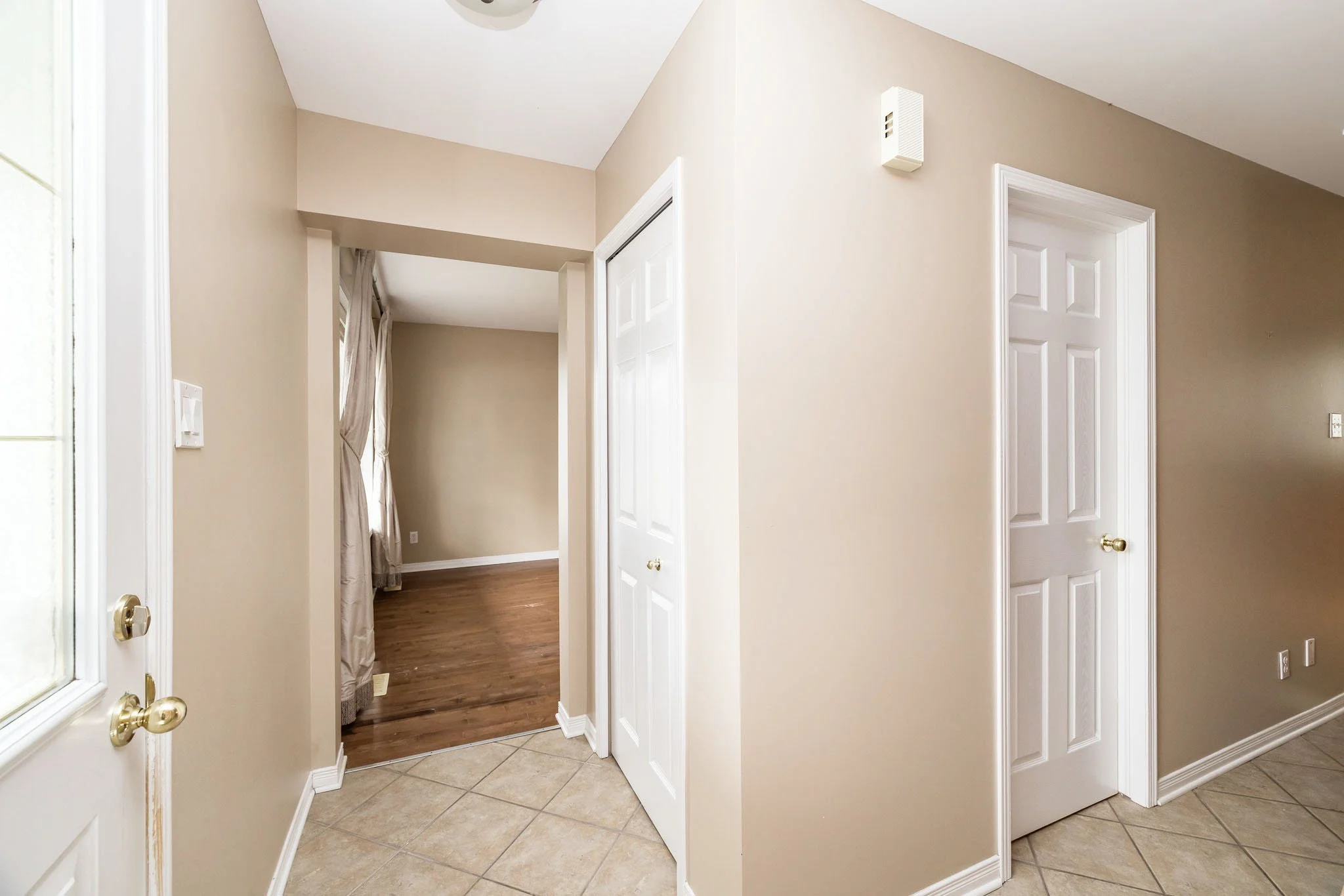 318 Main St E_011.jpg