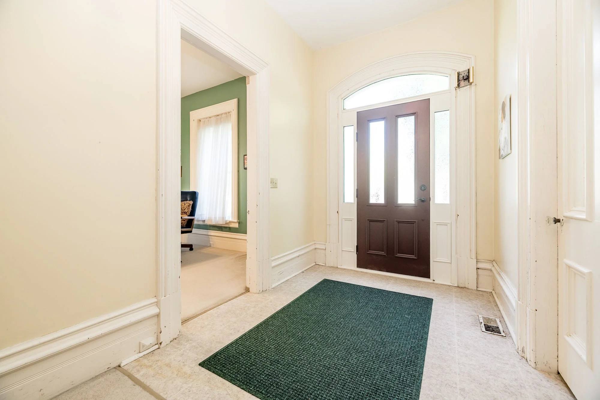 230 Main St W_016.jpg