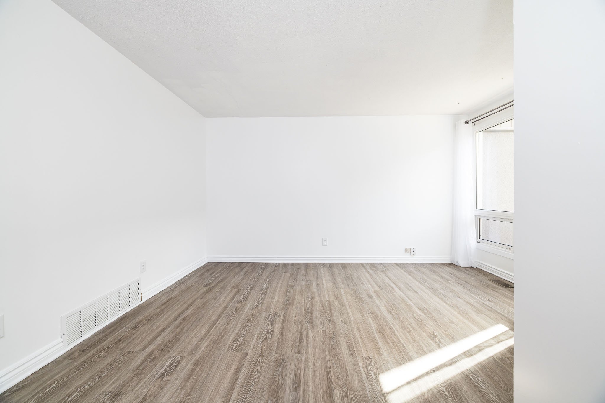 338 Woodfield_008.jpg