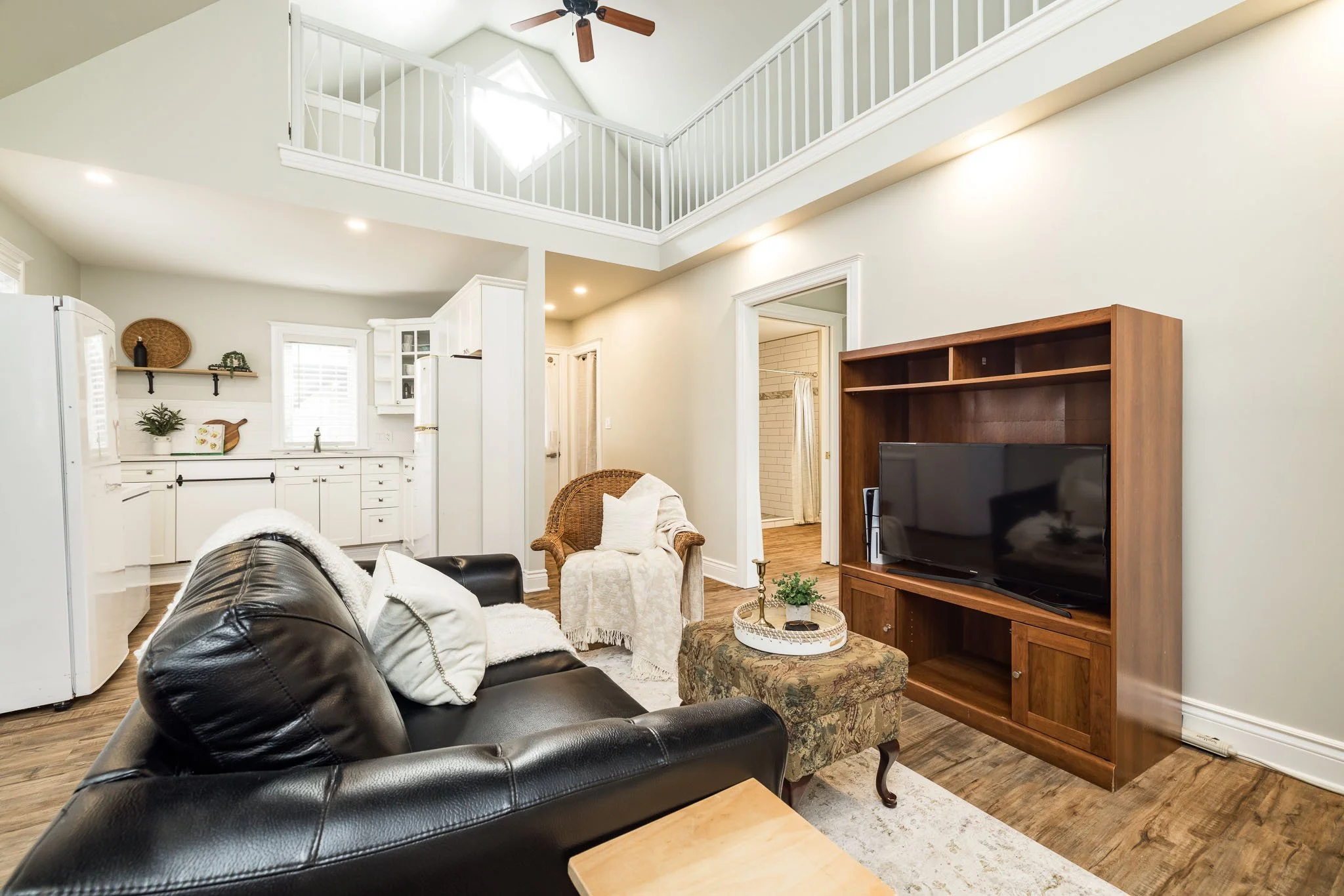 318 Main St W_043.jpg